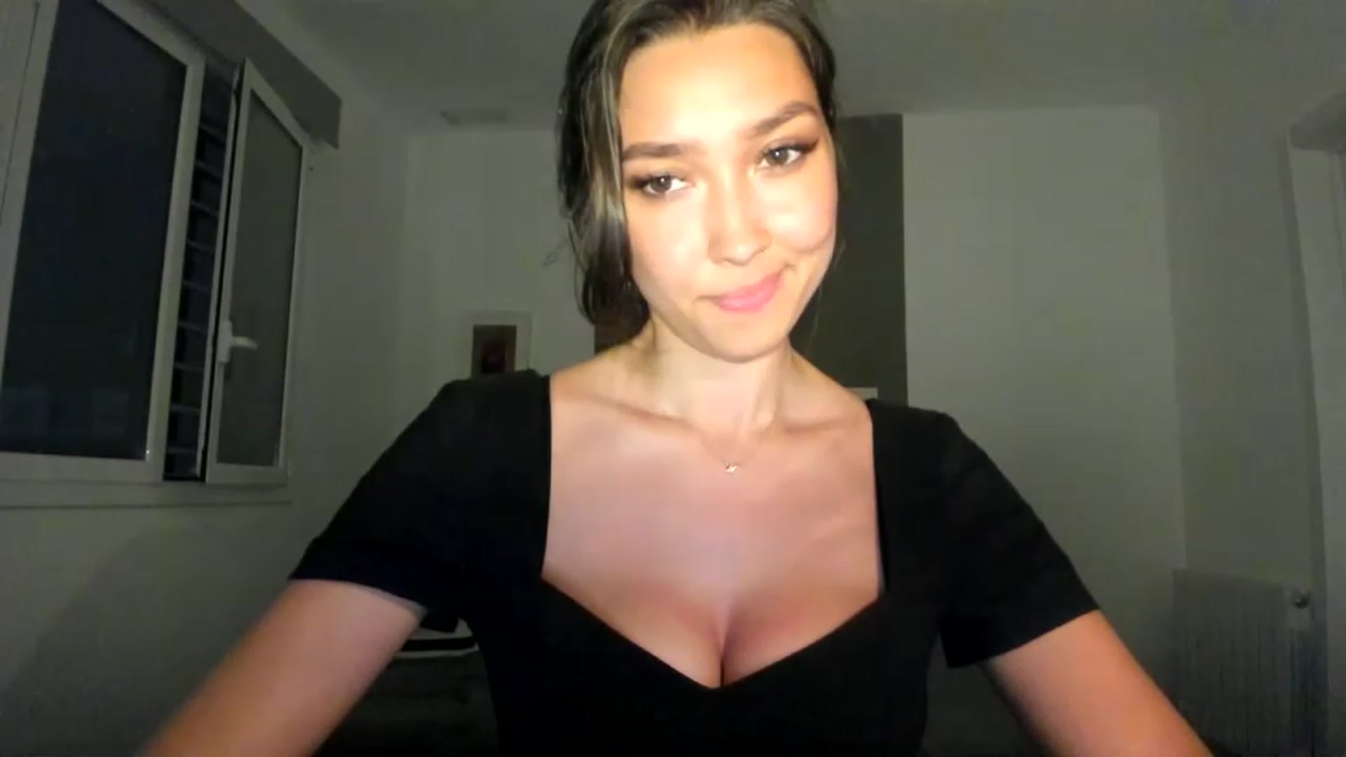 Gallery image thumbnail from LuckyHoneyyy's myfreecams stream on, 06/25/2023, 23:55 image 14 of 20