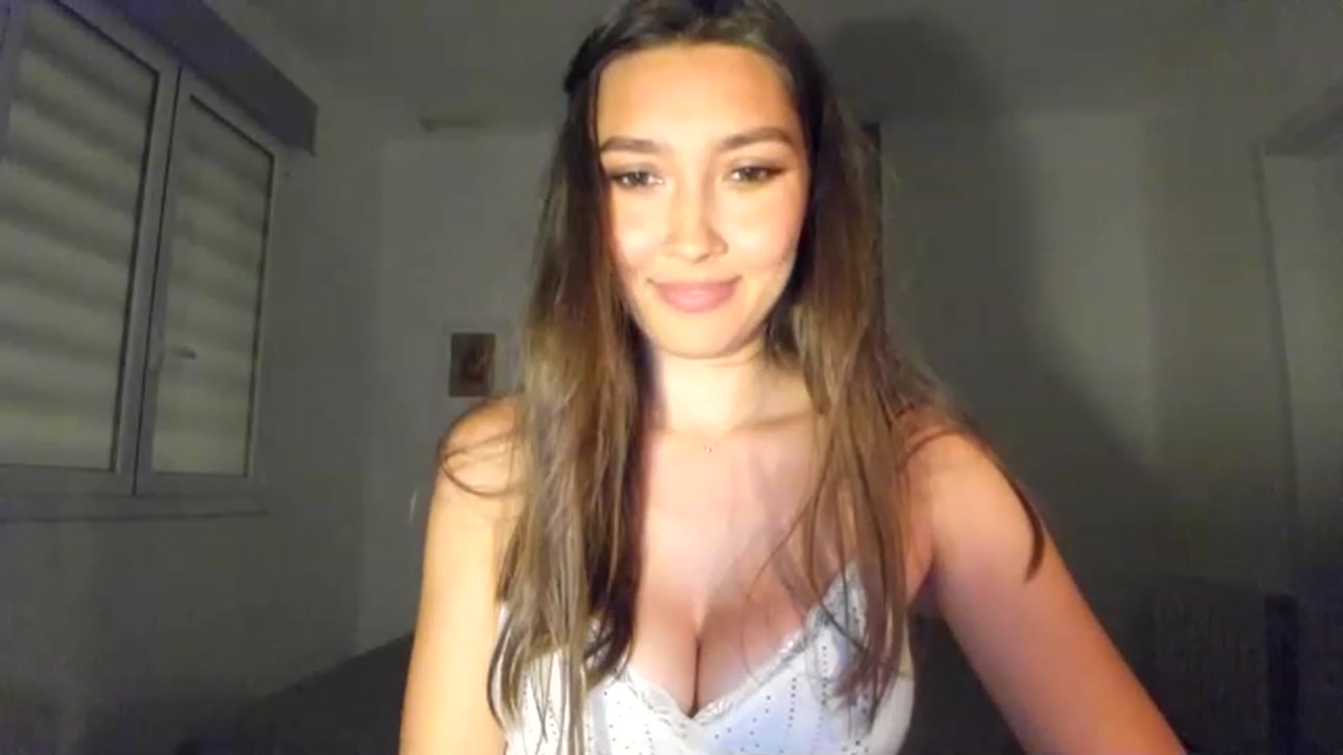 Gallery image thumbnail from LuckyHoneyyy's myfreecams stream on, 06/27/2023, 21:26 image 2 of 20