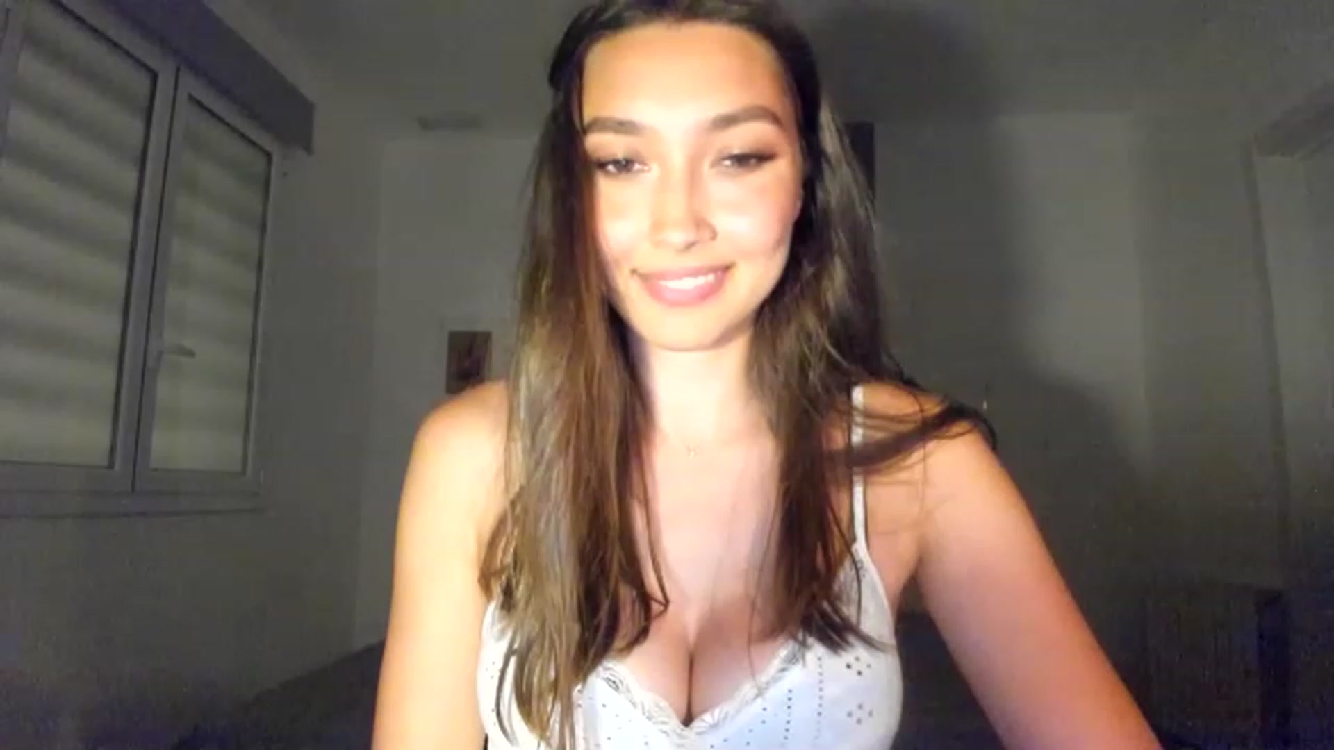 Gallery image thumbnail from LuckyHoneyyy's myfreecams stream on, 06/27/2023, 21:26 image 13 of 20