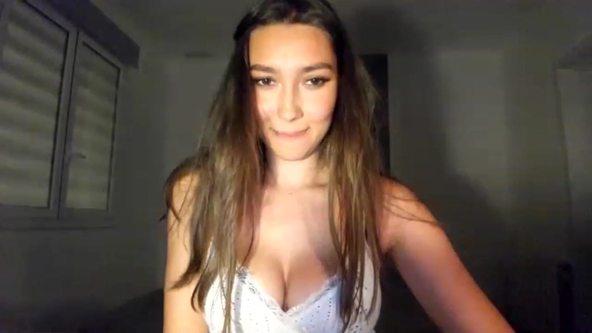 Gallery image thumbnail from LuckyHoneyyy's myfreecams stream on, 06/27/2023, 21:26 image 7 of 20