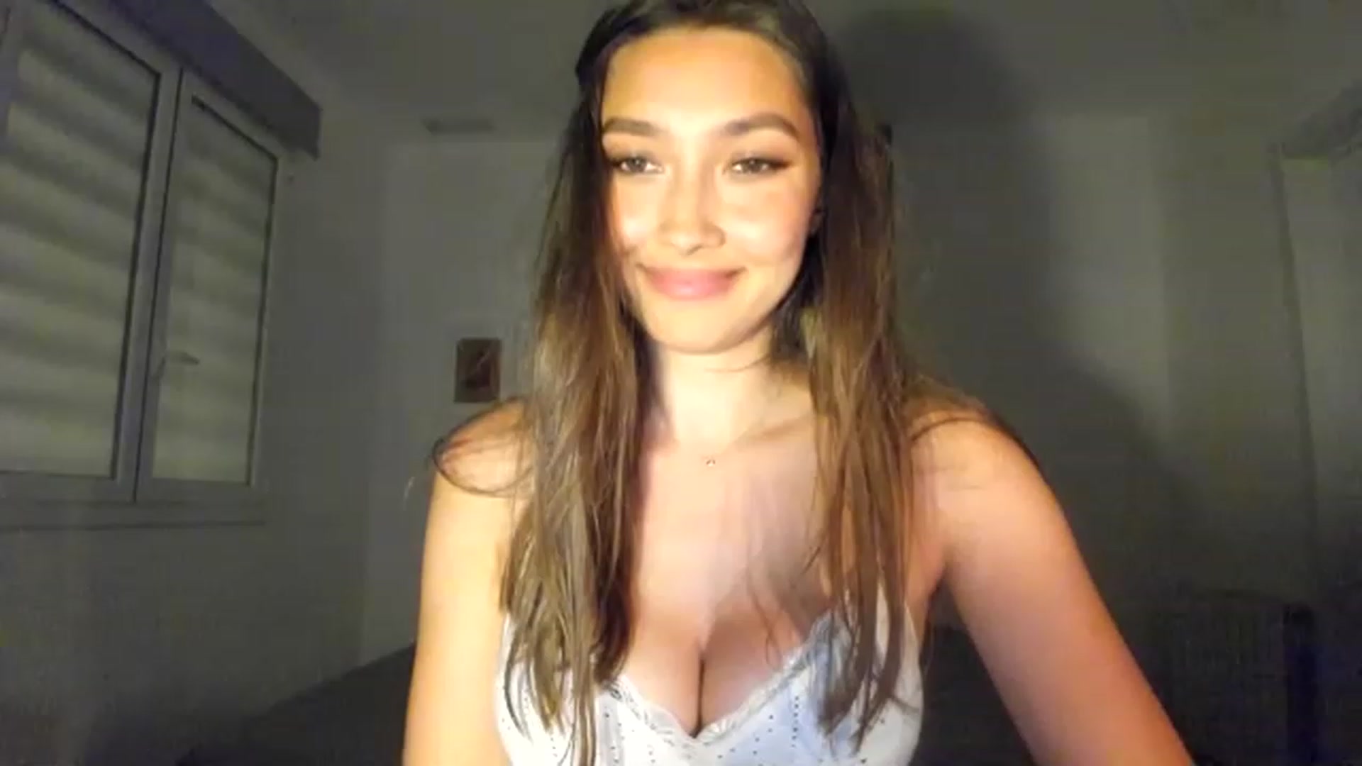Gallery image thumbnail from LuckyHoneyyy's myfreecams stream on, 06/27/2023, 21:26 image 1 of 20