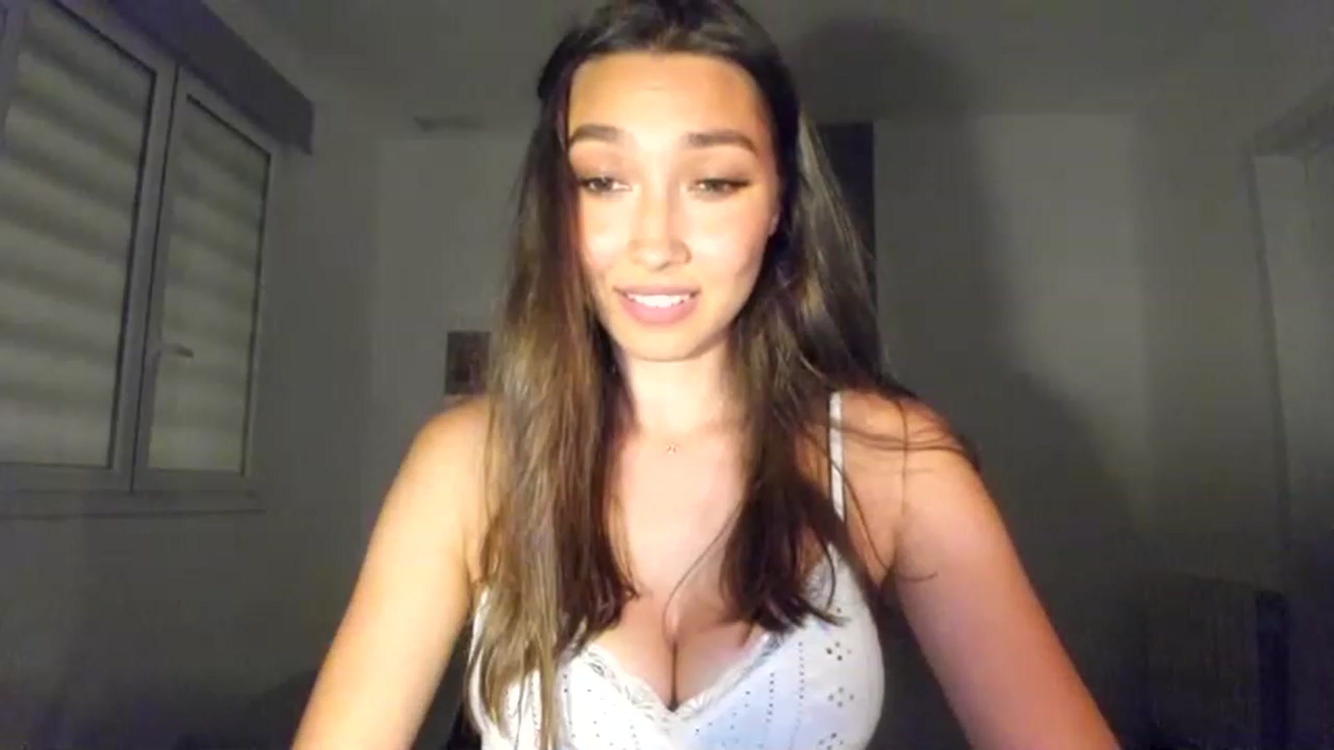 Gallery image thumbnail from LuckyHoneyyy's myfreecams stream on, 06/27/2023, 21:26 image 16 of 20
