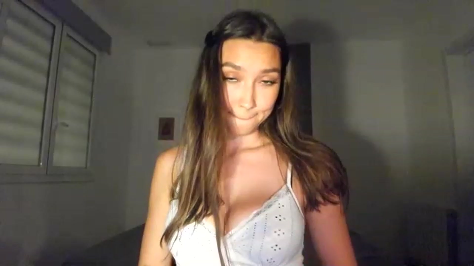 Gallery image thumbnail from LuckyHoneyyy's myfreecams stream on, 06/27/2023, 21:26 image 17 of 20