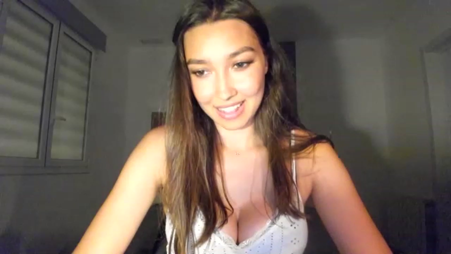 Gallery image thumbnail from LuckyHoneyyy's myfreecams stream on, 06/27/2023, 21:26 image 12 of 20