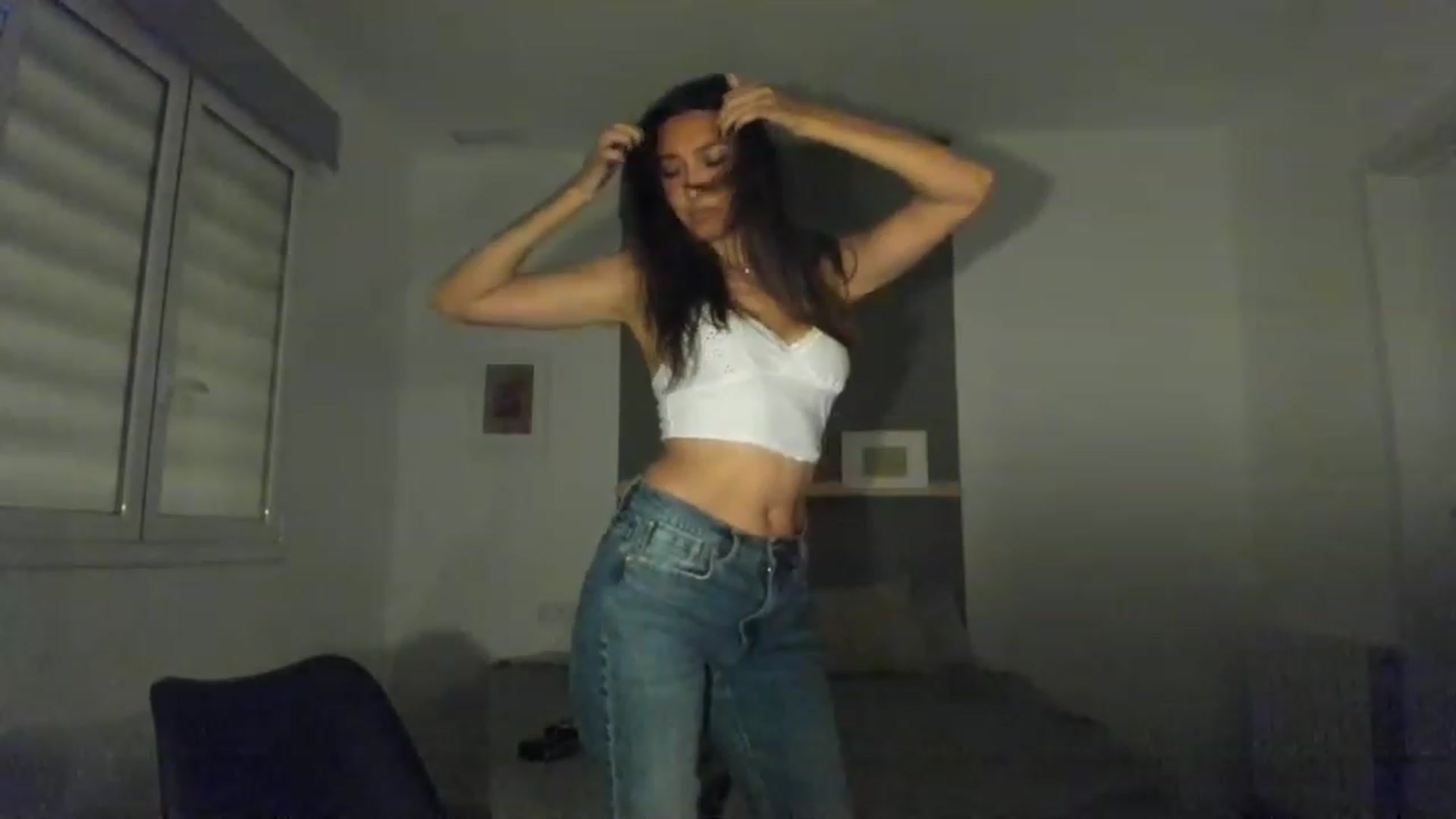 Gallery image thumbnail from LuckyHoneyyy's myfreecams stream on, 06/27/2023, 22:13 image 6 of 20