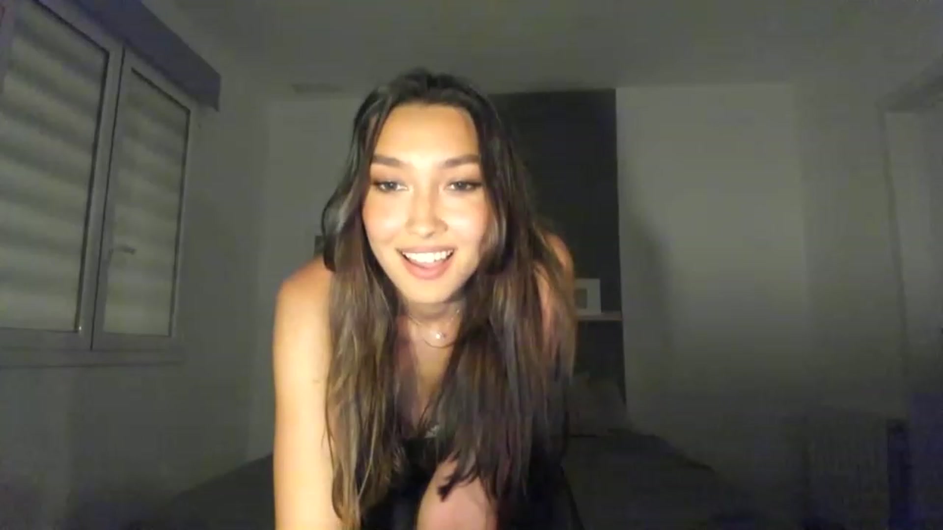 Gallery image thumbnail from LuckyHoneyyy's myfreecams stream on, 06/27/2023, 22:13 image 1 of 20