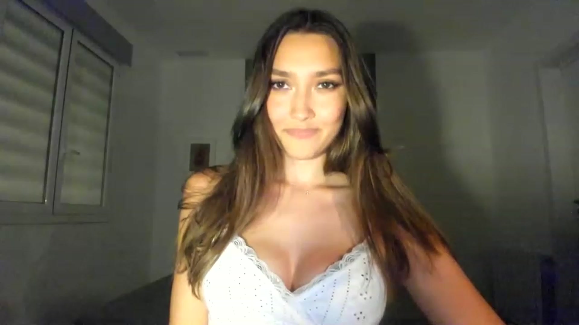 Gallery image thumbnail from LuckyHoneyyy's myfreecams stream on, 06/28/2023, 01:04 image 4 of 20