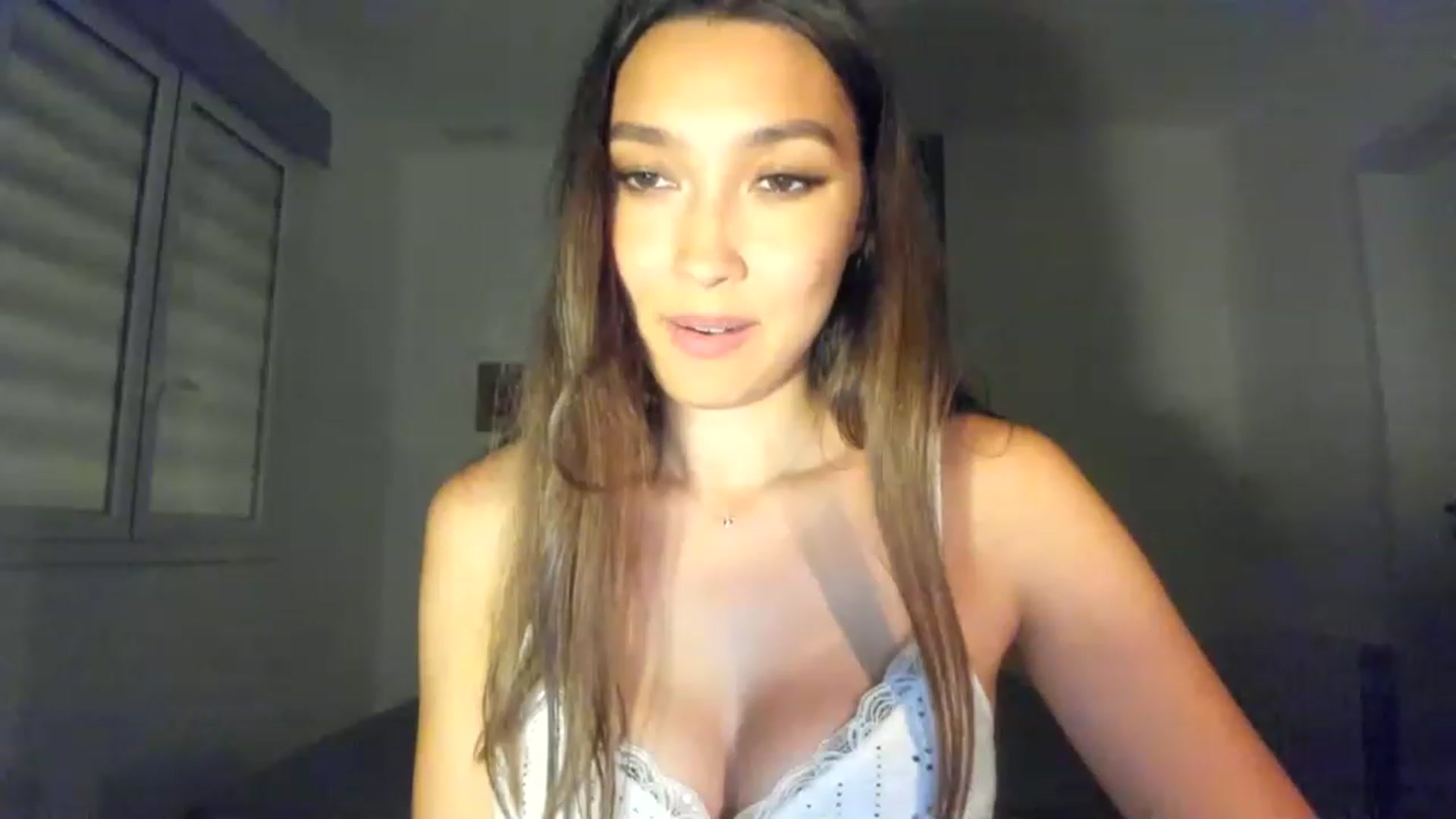 Gallery image thumbnail from LuckyHoneyyy's myfreecams stream on, 06/28/2023, 01:04 image 18 of 20
