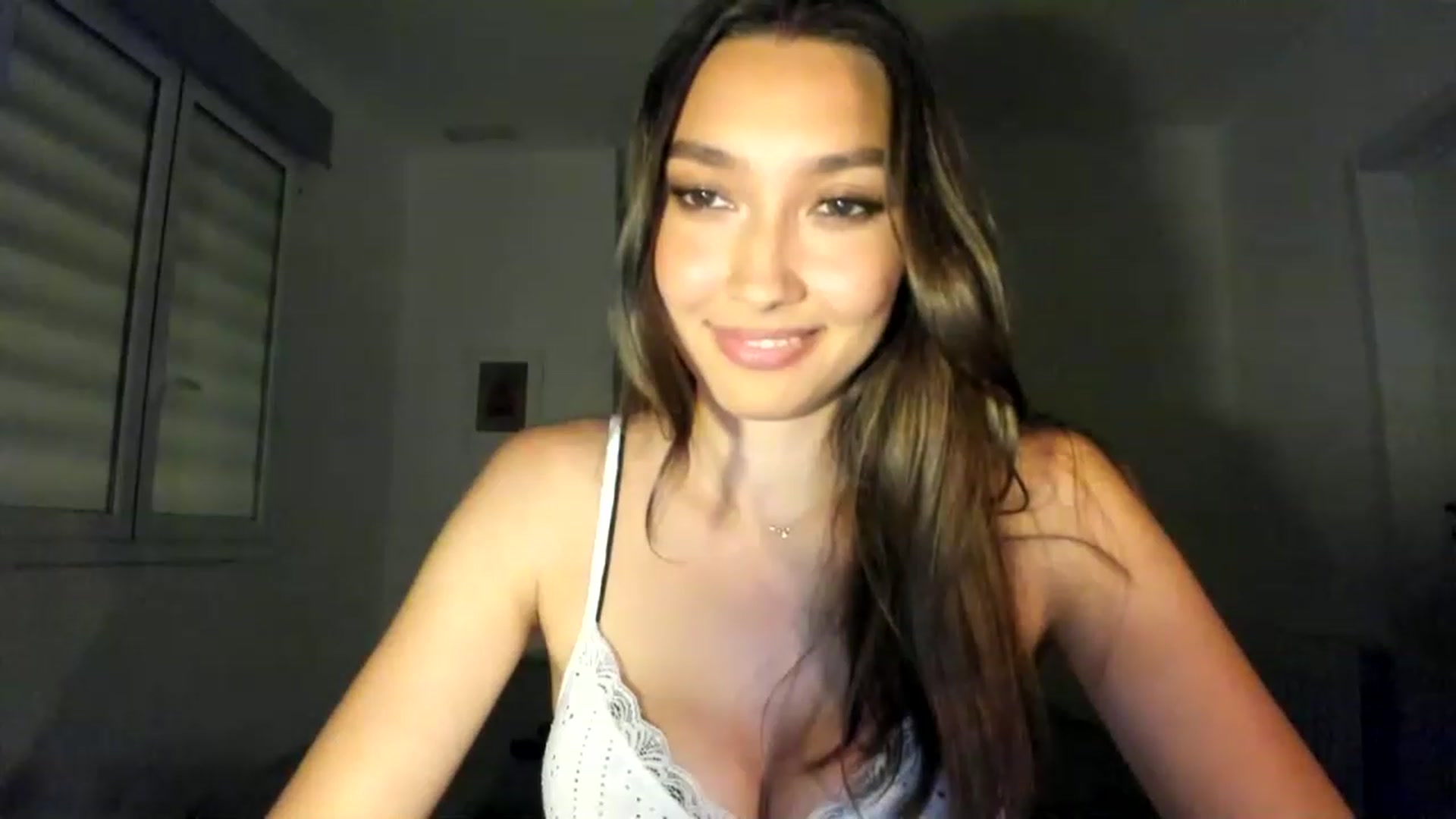Gallery image thumbnail from LuckyHoneyyy's myfreecams stream on, 06/28/2023, 01:04 image 9 of 20