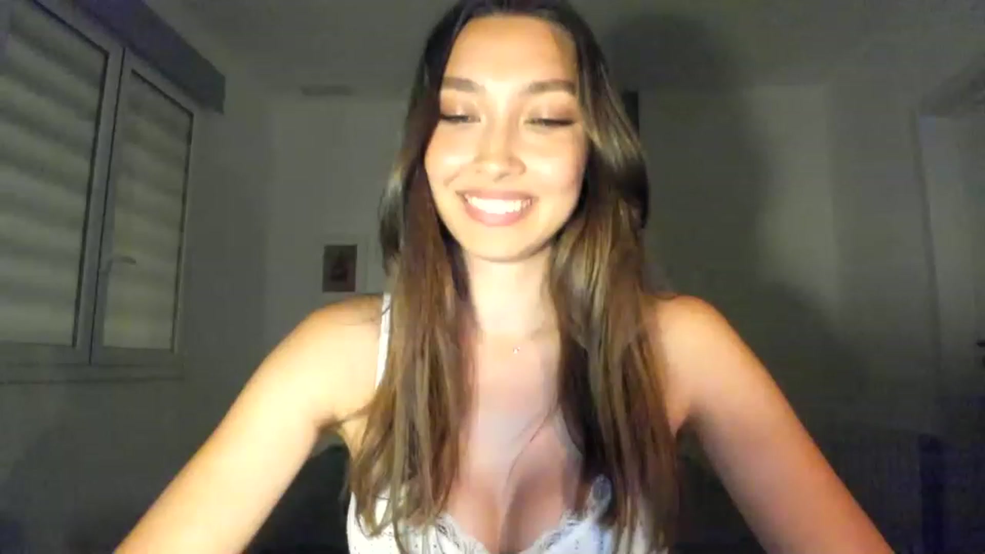 Gallery image thumbnail from LuckyHoneyyy's myfreecams stream on, 06/28/2023, 01:04 image 7 of 20