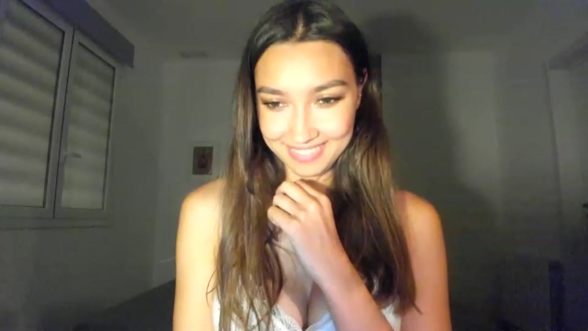 Gallery image thumbnail from LuckyHoneyyy's myfreecams stream on, 06/28/2023, 01:04 image 13 of 20