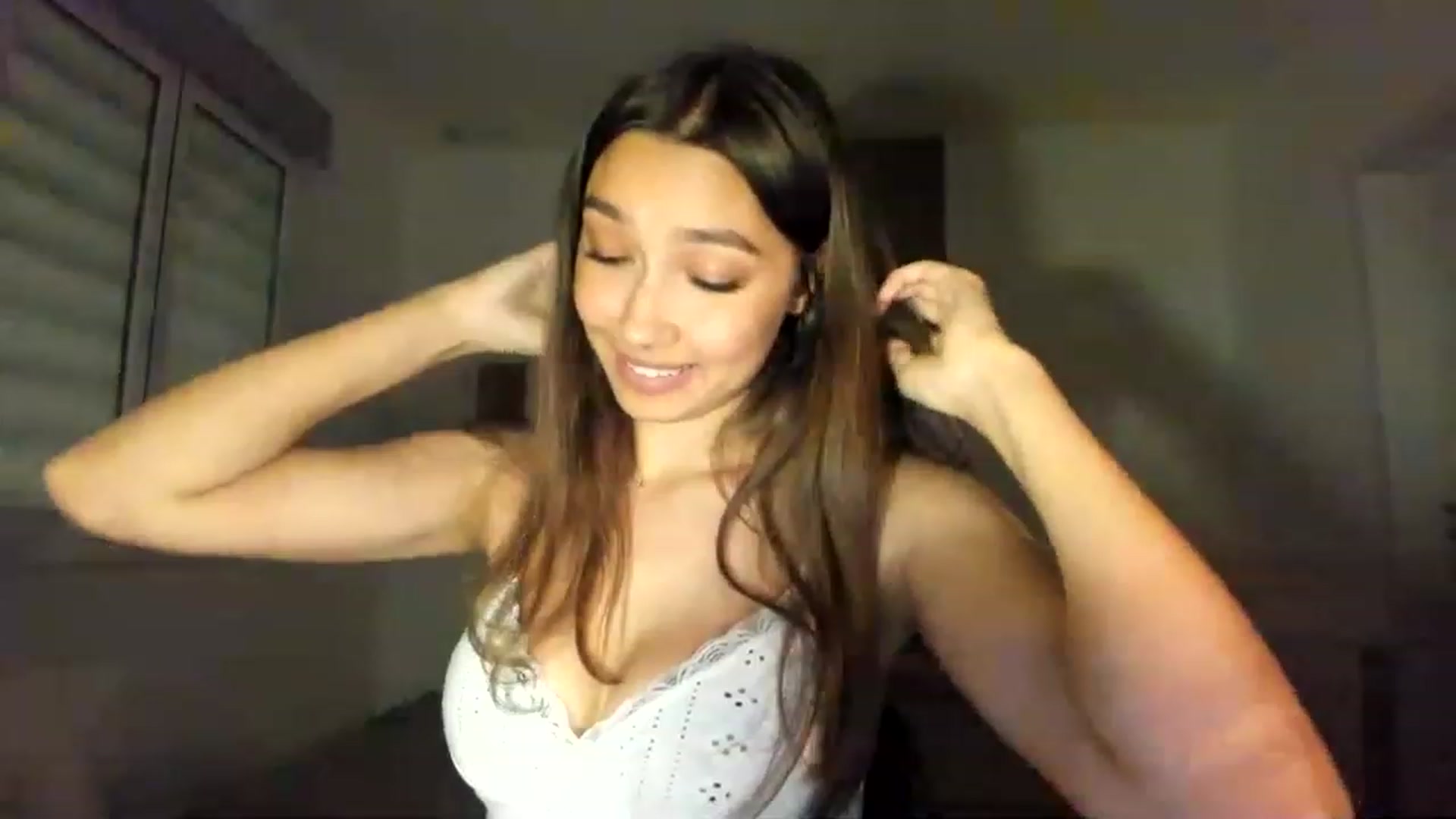 Gallery image thumbnail from LuckyHoneyyy's myfreecams stream on, 06/28/2023, 01:04 image 1 of 20