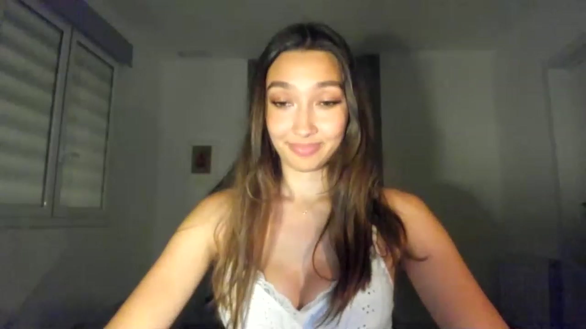 Gallery image thumbnail from LuckyHoneyyy's myfreecams stream on, 06/28/2023, 01:04 image 15 of 20