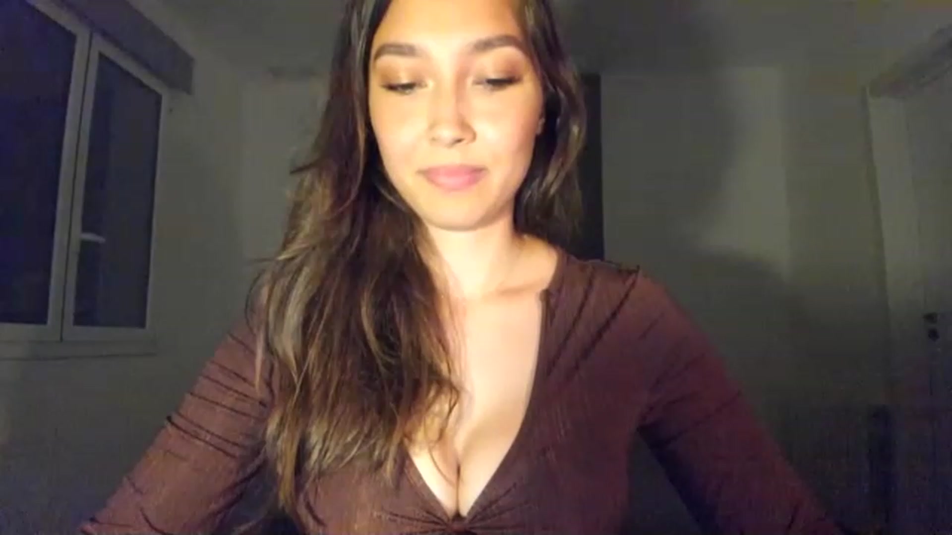 Gallery image thumbnail from LuckyHoneyyy's myfreecams stream on, 06/30/2023, 24:29 image 13 of 20