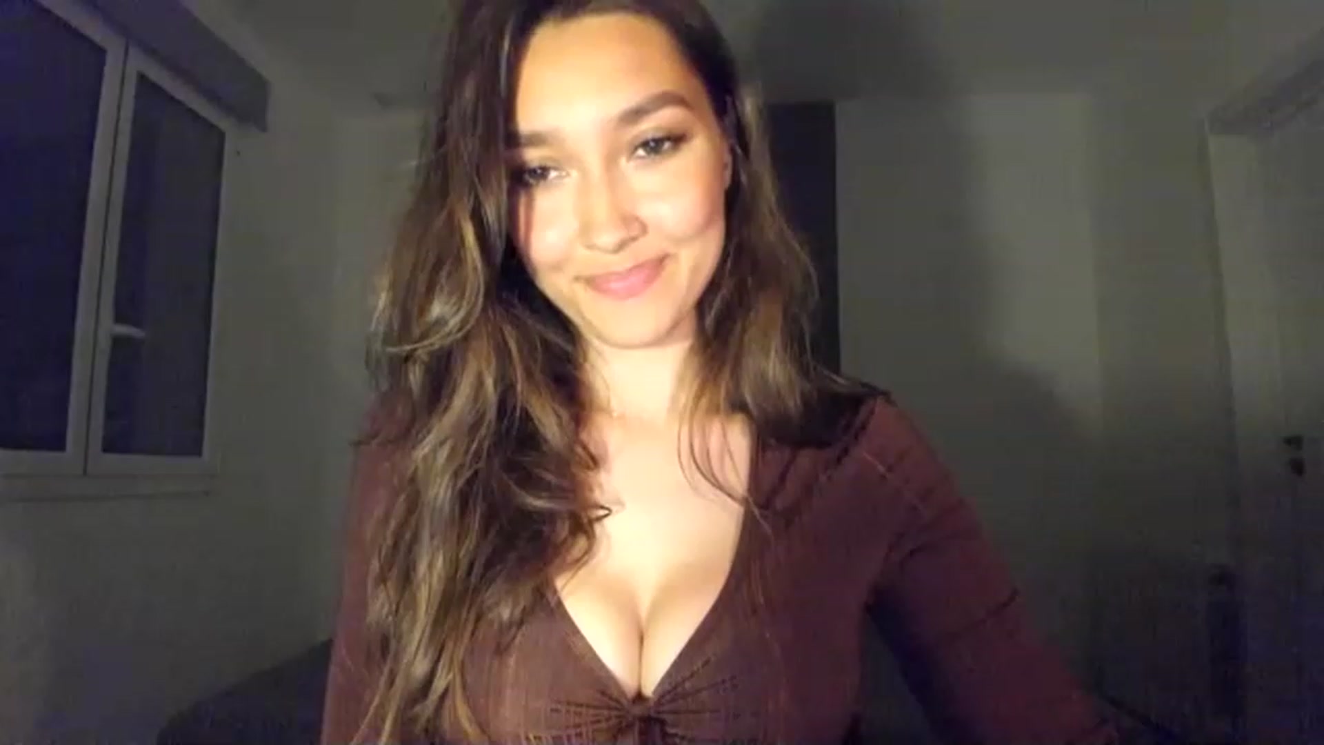 Gallery image thumbnail from LuckyHoneyyy's myfreecams stream on, 06/30/2023, 24:29 image 9 of 20
