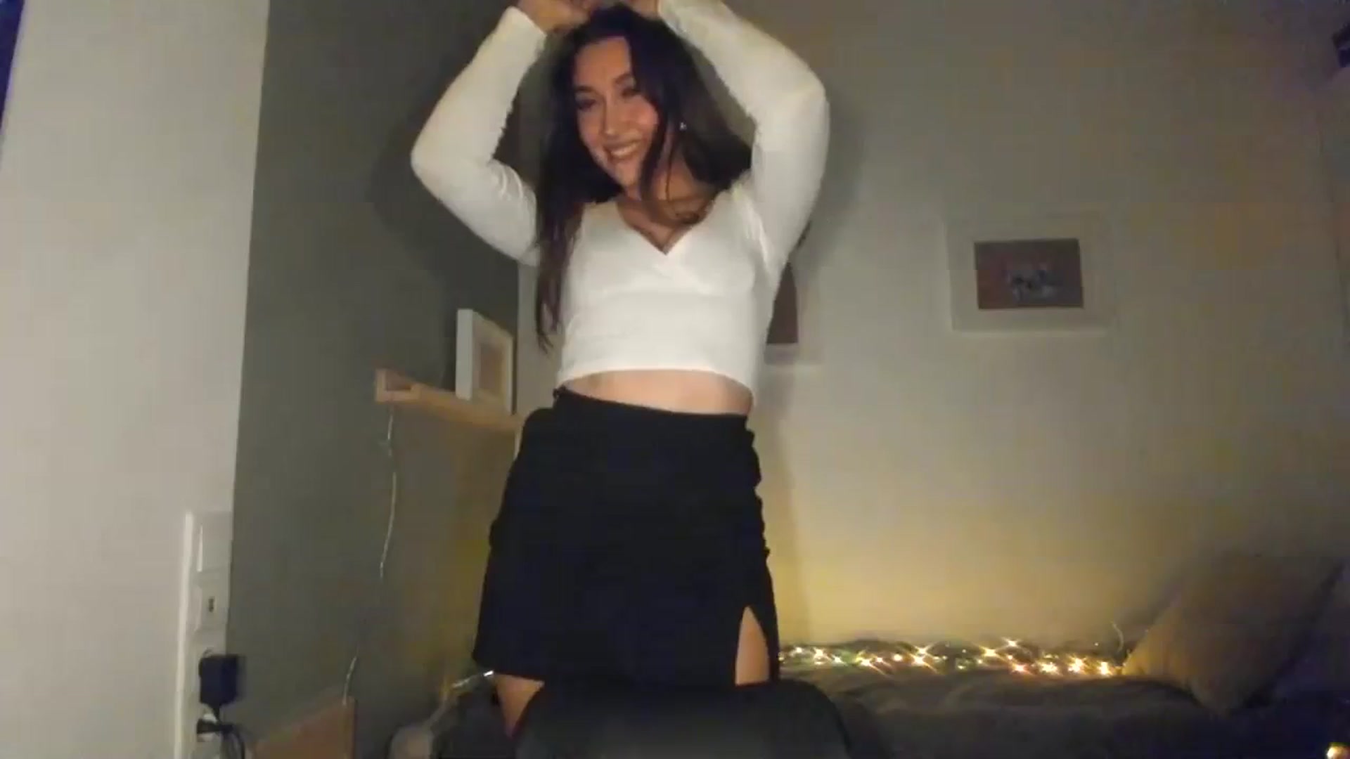 Gallery image thumbnail from LuckyHoneyyy's myfreecams stream on, 11/20/2023, 23:01 image 6 of 20