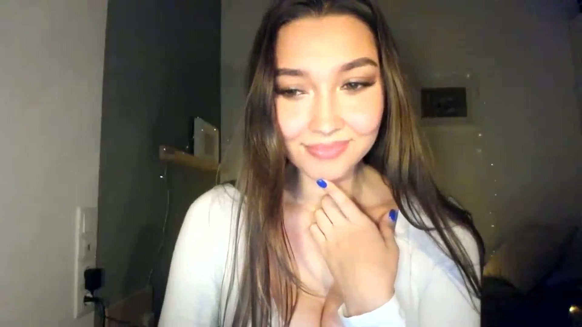 Gallery image thumbnail from LuckyHoneyyy's myfreecams stream on, 11/20/2023, 23:01 image 19 of 20