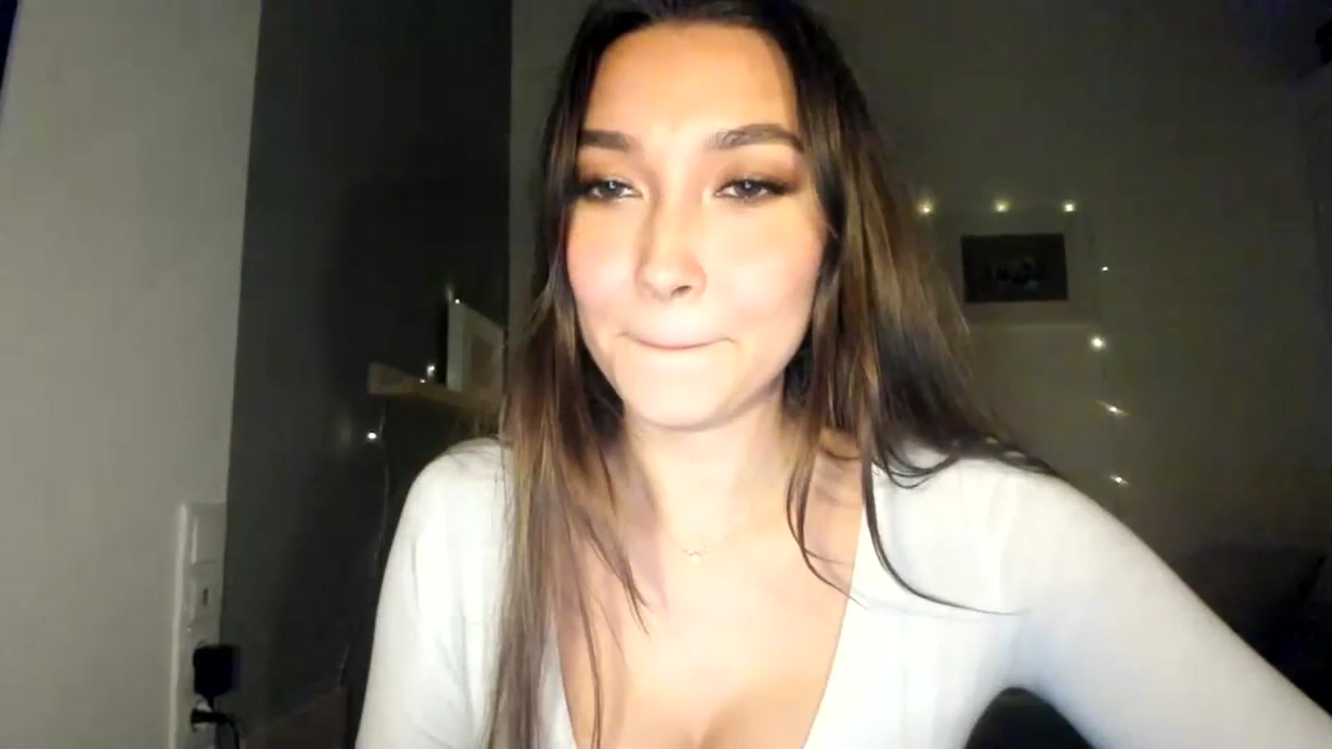 Gallery image thumbnail from LuckyHoneyyy's myfreecams stream on, 11/20/2023, 23:56 image 8 of 20