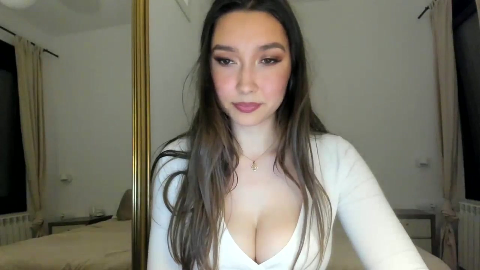 Gallery image thumbnail from LuckyHoneyyy's myfreecams stream on, 05/17/2024, 21:43 image 6 of 20