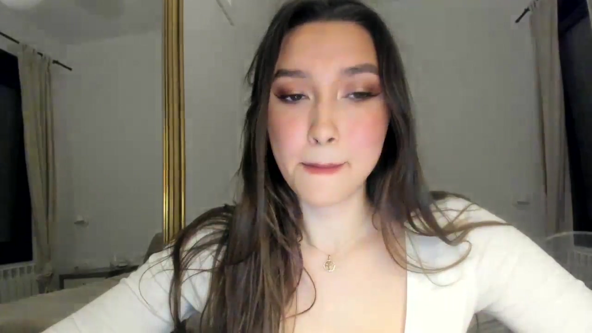 Gallery image thumbnail from LuckyHoneyyy's myfreecams stream on, 05/17/2024, 21:43 image 10 of 20