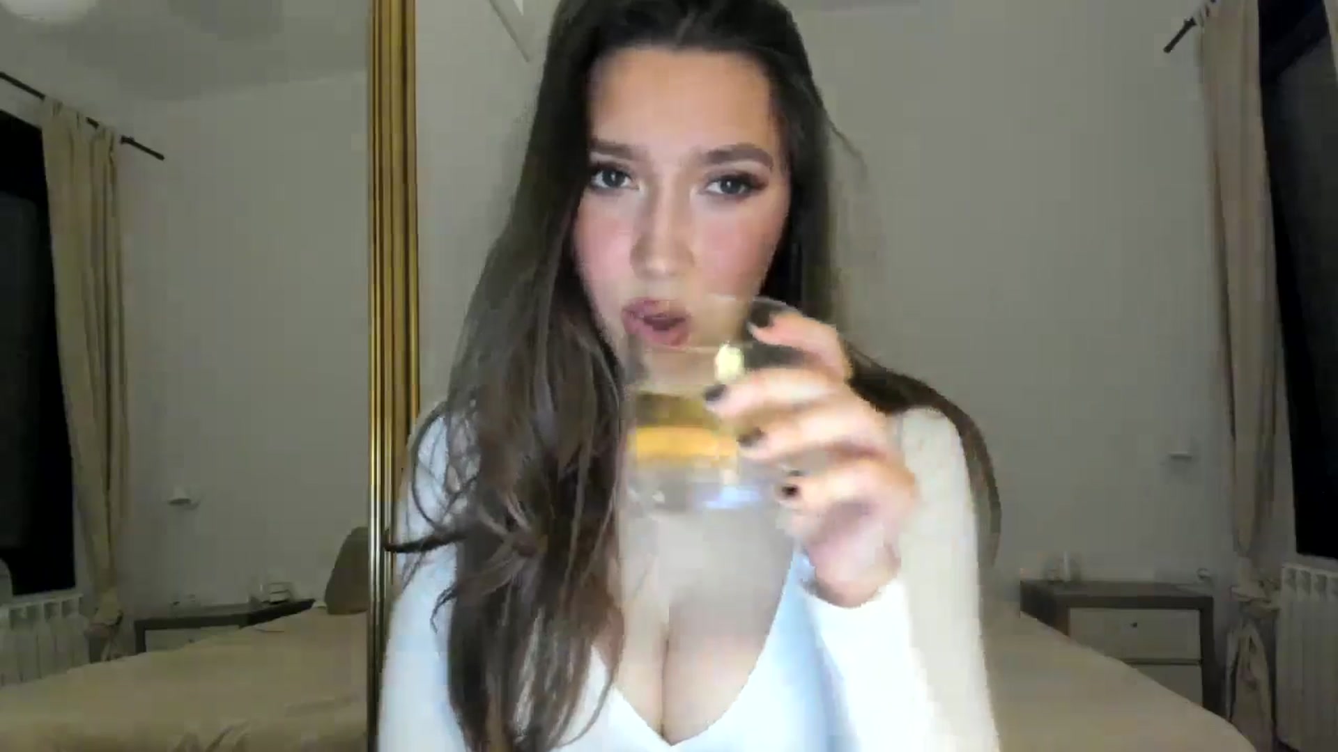 Gallery image thumbnail from LuckyHoneyyy's myfreecams stream on, 05/17/2024, 21:43 image 12 of 20