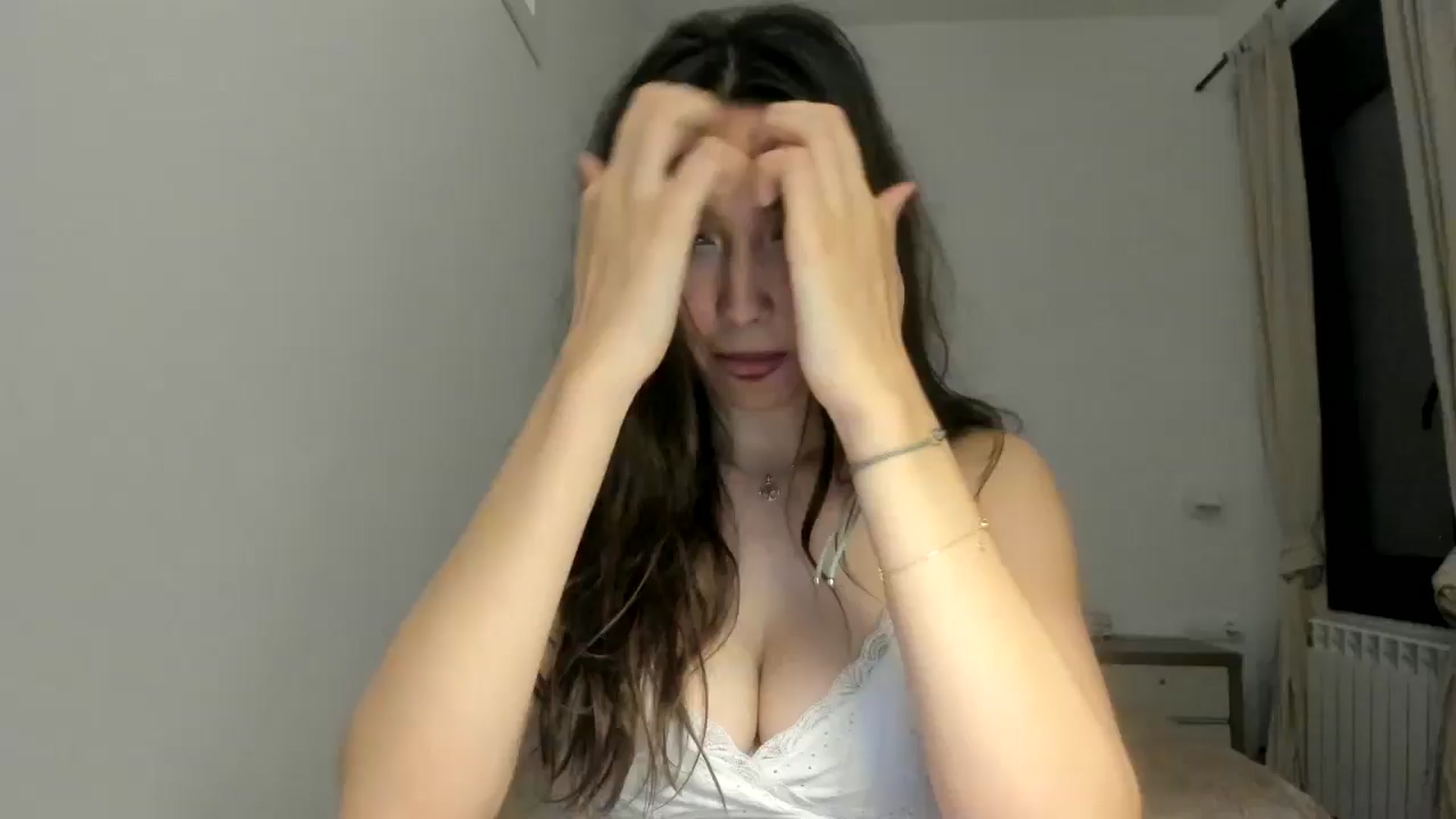 Gallery image thumbnail from LuckyHoneyyy's myfreecams stream on, 05/21/2024, 24:42 image 9 of 20