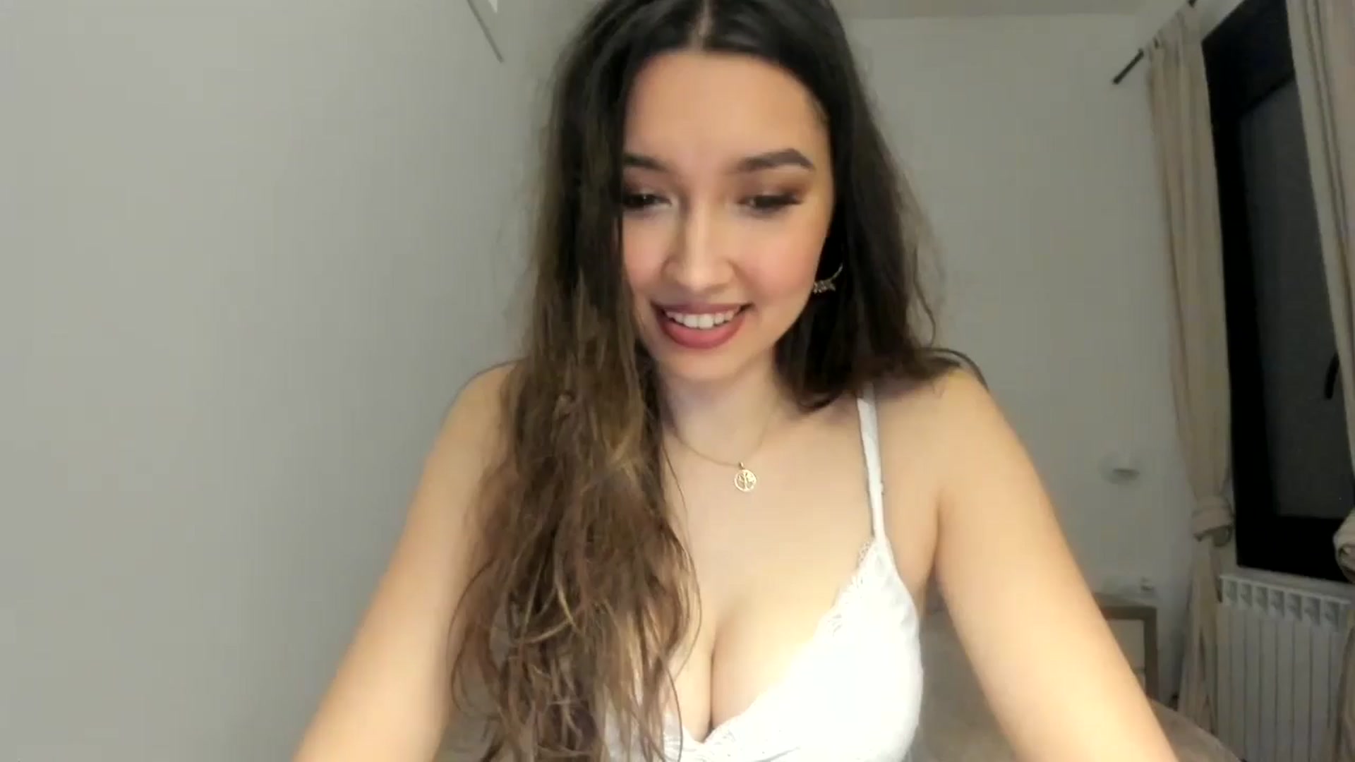 Gallery image thumbnail from LuckyHoneyyy's myfreecams stream on, 05/21/2024, 24:42 image 10 of 20