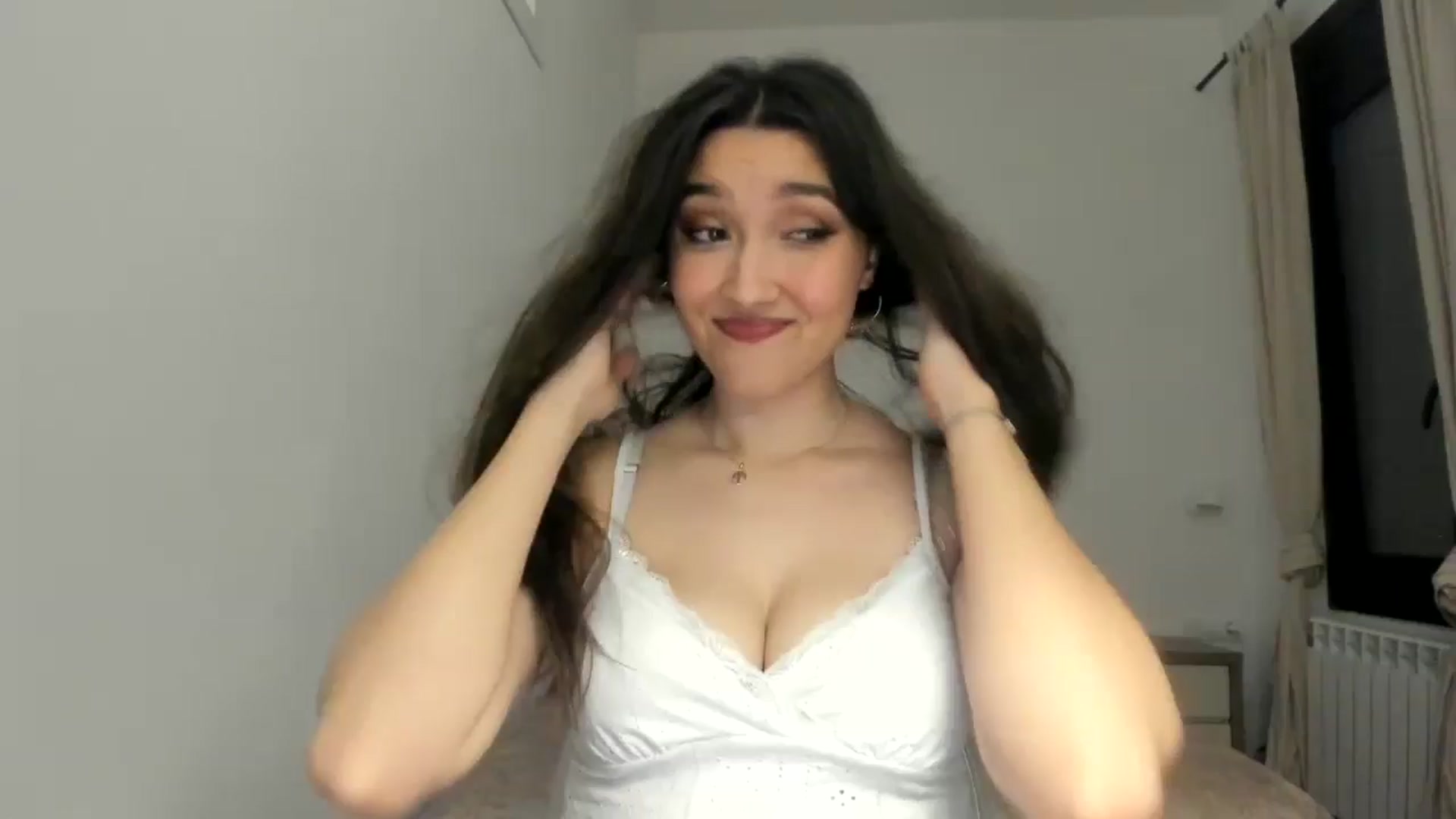 Gallery image thumbnail from LuckyHoneyyy's myfreecams stream on, 05/21/2024, 24:42 image 12 of 20