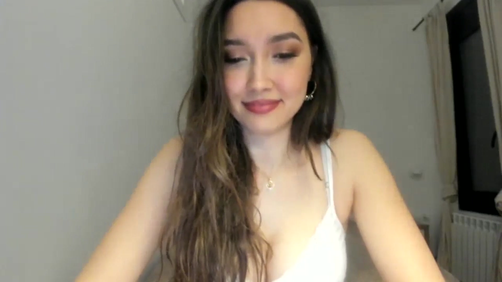 Gallery image thumbnail from LuckyHoneyyy's myfreecams stream on, 05/21/2024, 24:42 image 3 of 20