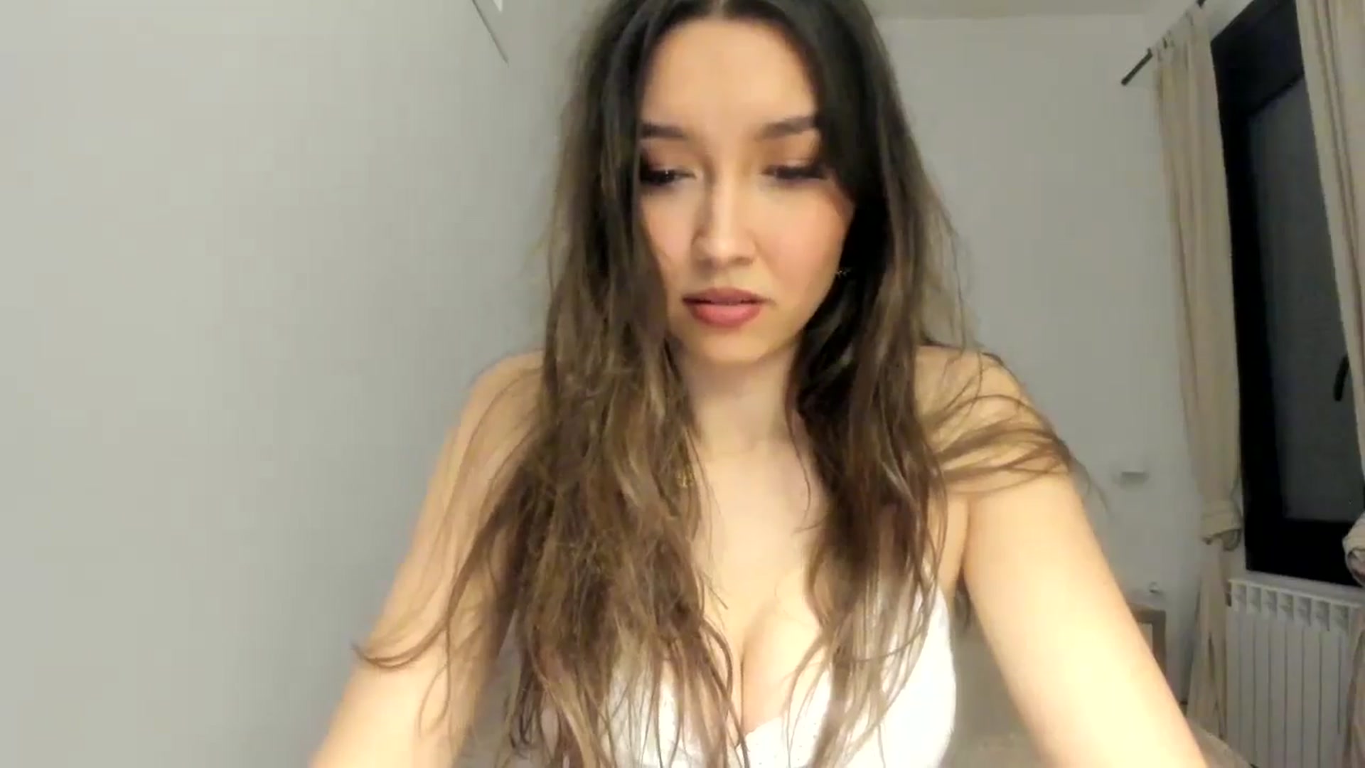 Gallery image thumbnail from LuckyHoneyyy's myfreecams stream on, 05/21/2024, 24:42 image 15 of 20