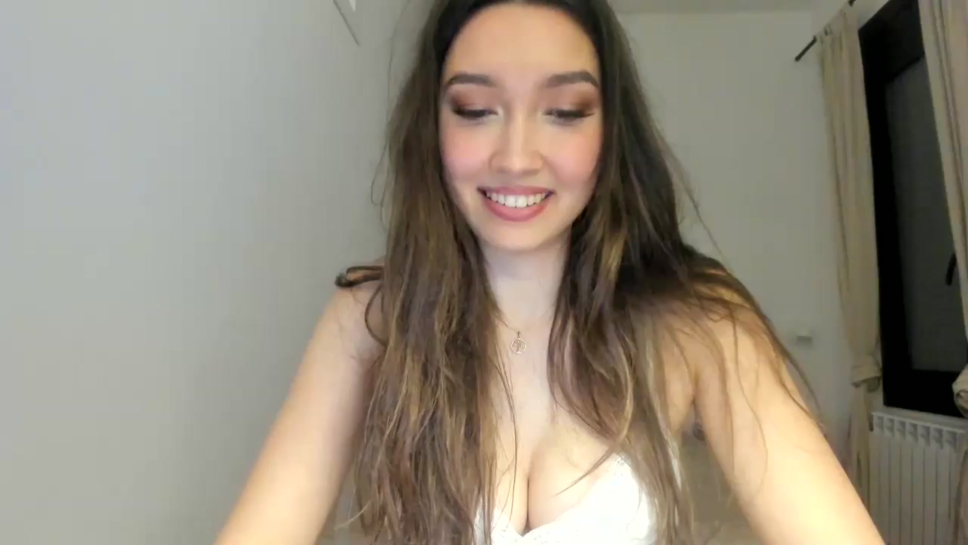 Gallery image thumbnail from LuckyHoneyyy's myfreecams stream on, 05/21/2024, 01:57 image 12 of 20
