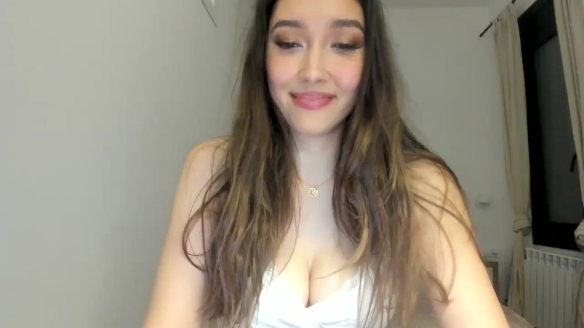 Gallery image thumbnail from LuckyHoneyyy's myfreecams stream on, 05/21/2024, 01:57 image 11 of 20