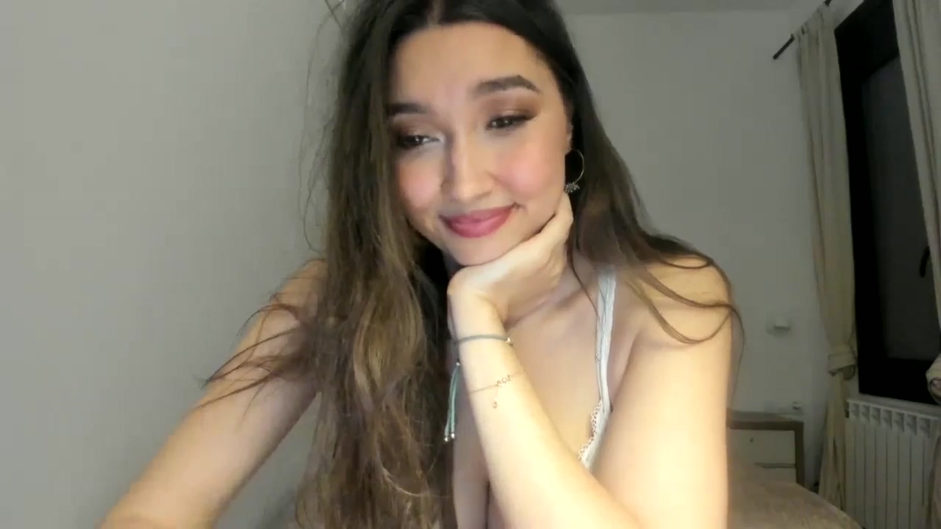 Gallery image thumbnail from LuckyHoneyyy's myfreecams stream on, 05/21/2024, 01:57 image 4 of 20