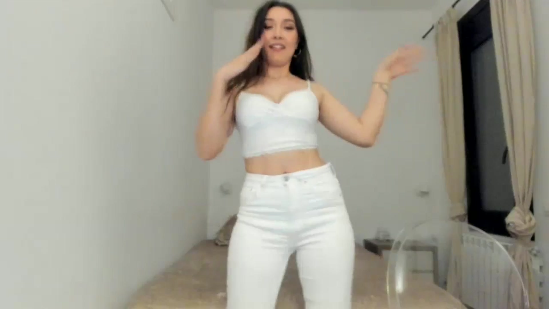Gallery image thumbnail from LuckyHoneyyy's myfreecams stream on, 05/21/2024, 02:18 image 11 of 20
