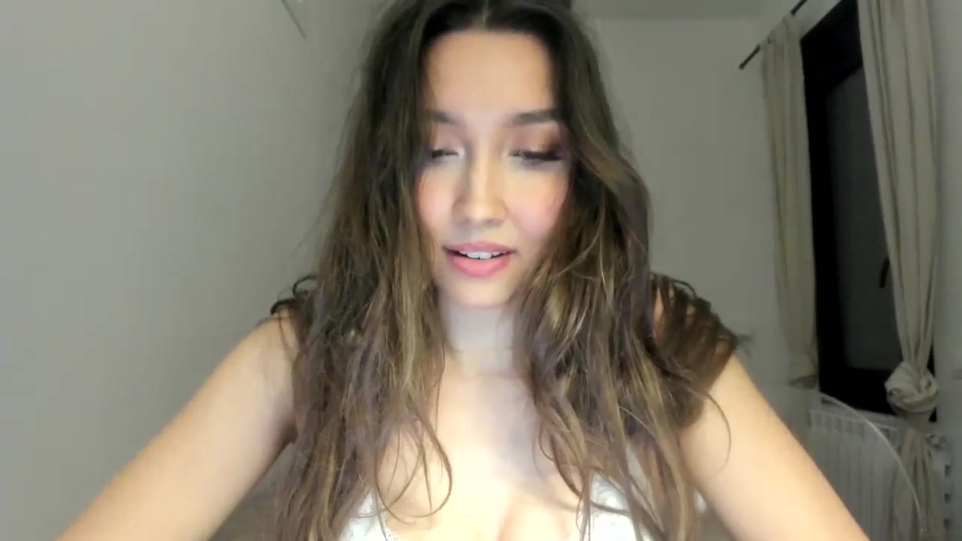 Gallery image thumbnail from LuckyHoneyyy's myfreecams stream on, 05/21/2024, 02:18 image 14 of 20