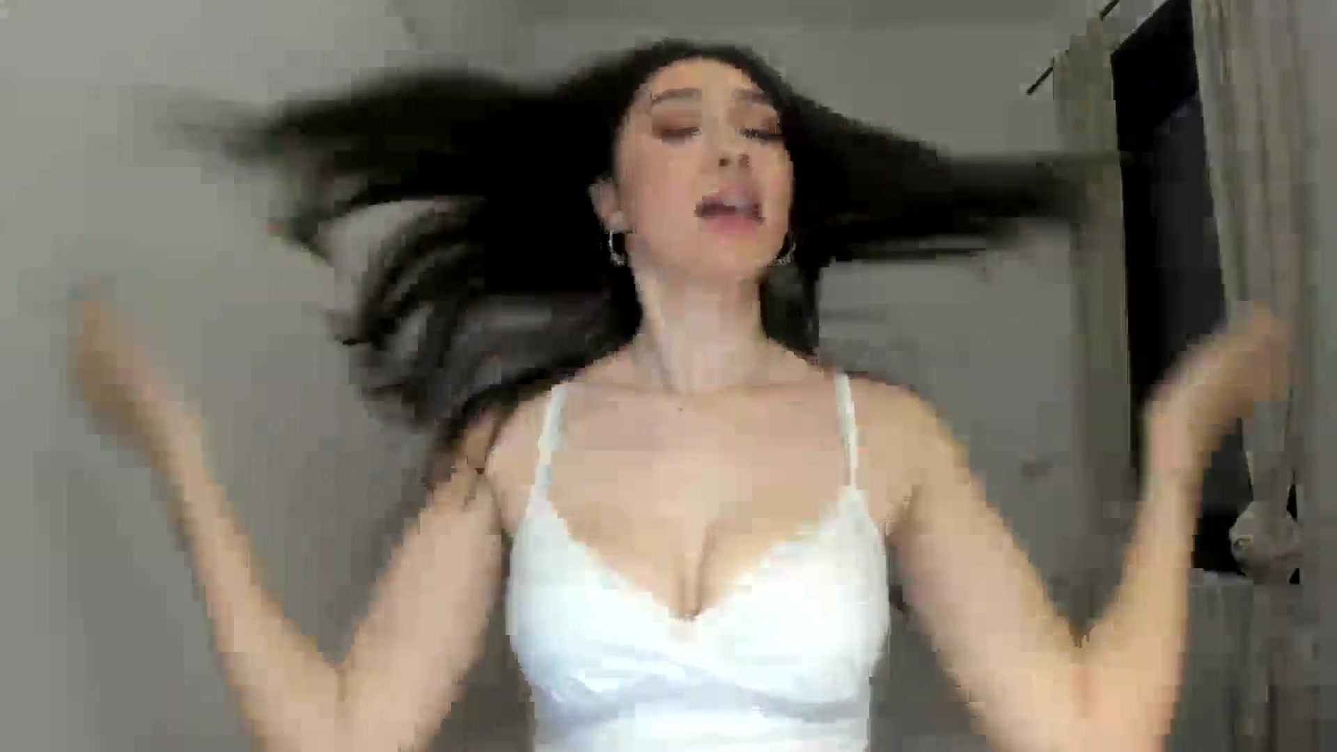 Gallery image thumbnail from LuckyHoneyyy's myfreecams stream on, 05/21/2024, 02:18 image 6 of 20