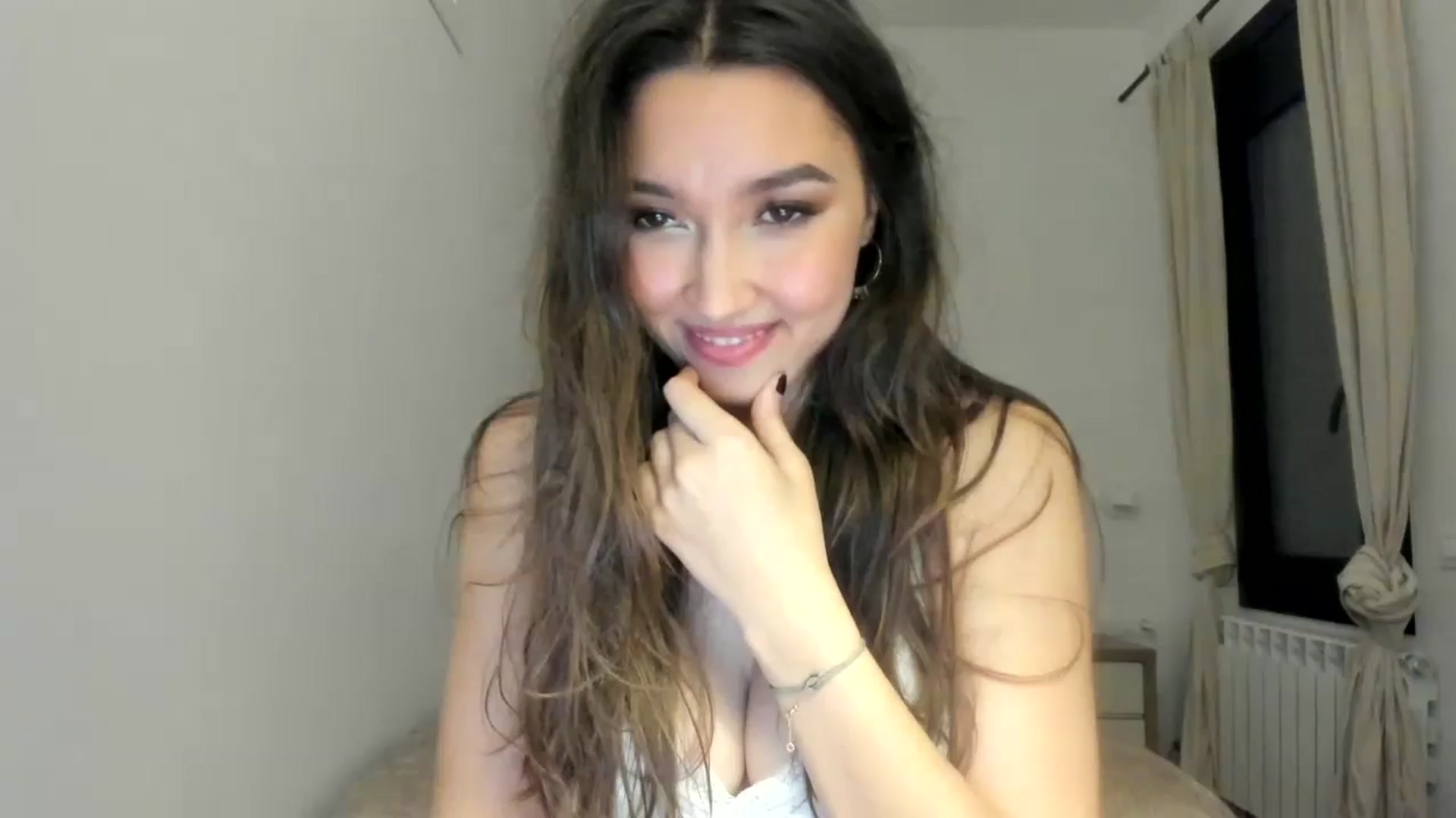 Gallery image thumbnail from LuckyHoneyyy's myfreecams stream on, 05/21/2024, 02:18 image 1 of 20