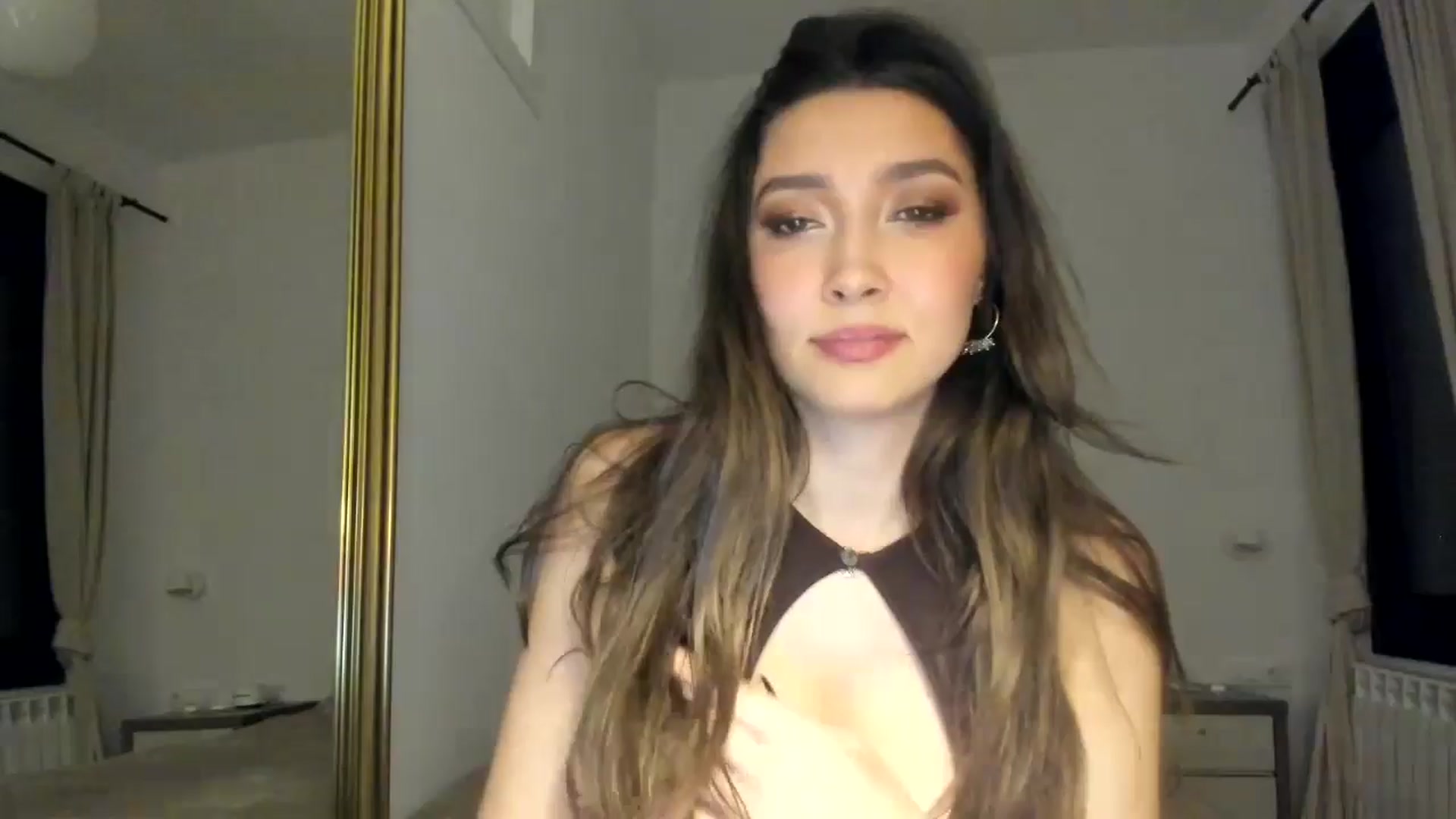 Gallery image thumbnail from LuckyHoneyyy's myfreecams stream on, 05/22/2024, 24:42 image 17 of 20