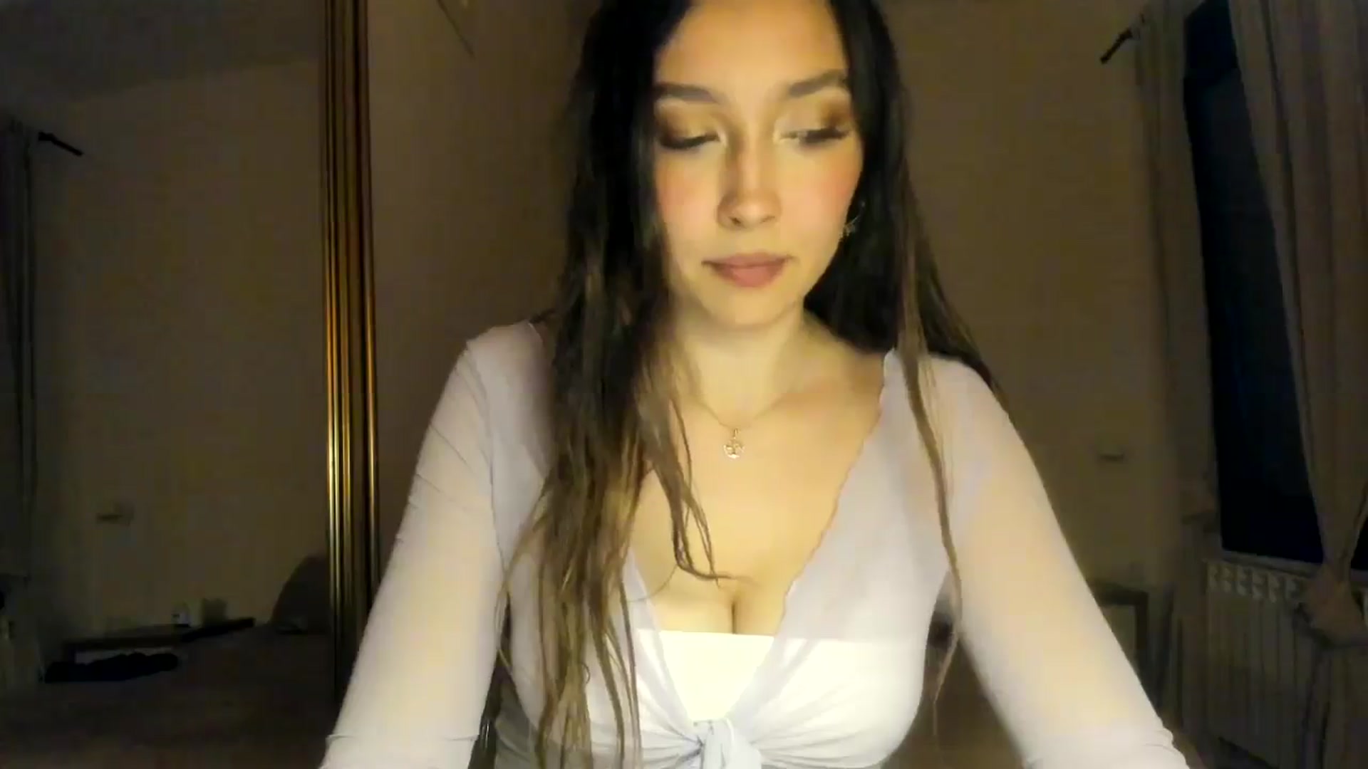 Gallery image thumbnail from LuckyHoneyyy's myfreecams stream on, 05/24/2024, 01:20 image 17 of 20