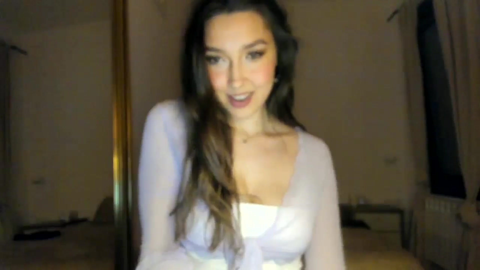Gallery image thumbnail from LuckyHoneyyy's myfreecams stream on, 05/24/2024, 01:20 image 13 of 20
