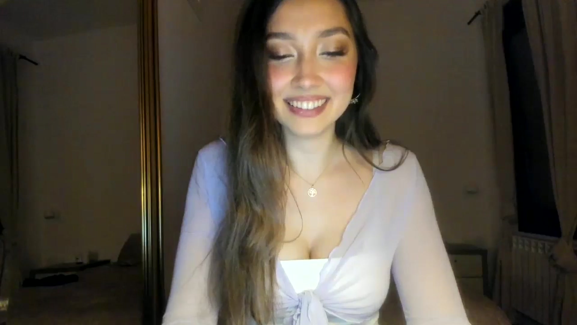 Gallery image thumbnail from LuckyHoneyyy's myfreecams stream on, 05/24/2024, 02:18 image 3 of 20