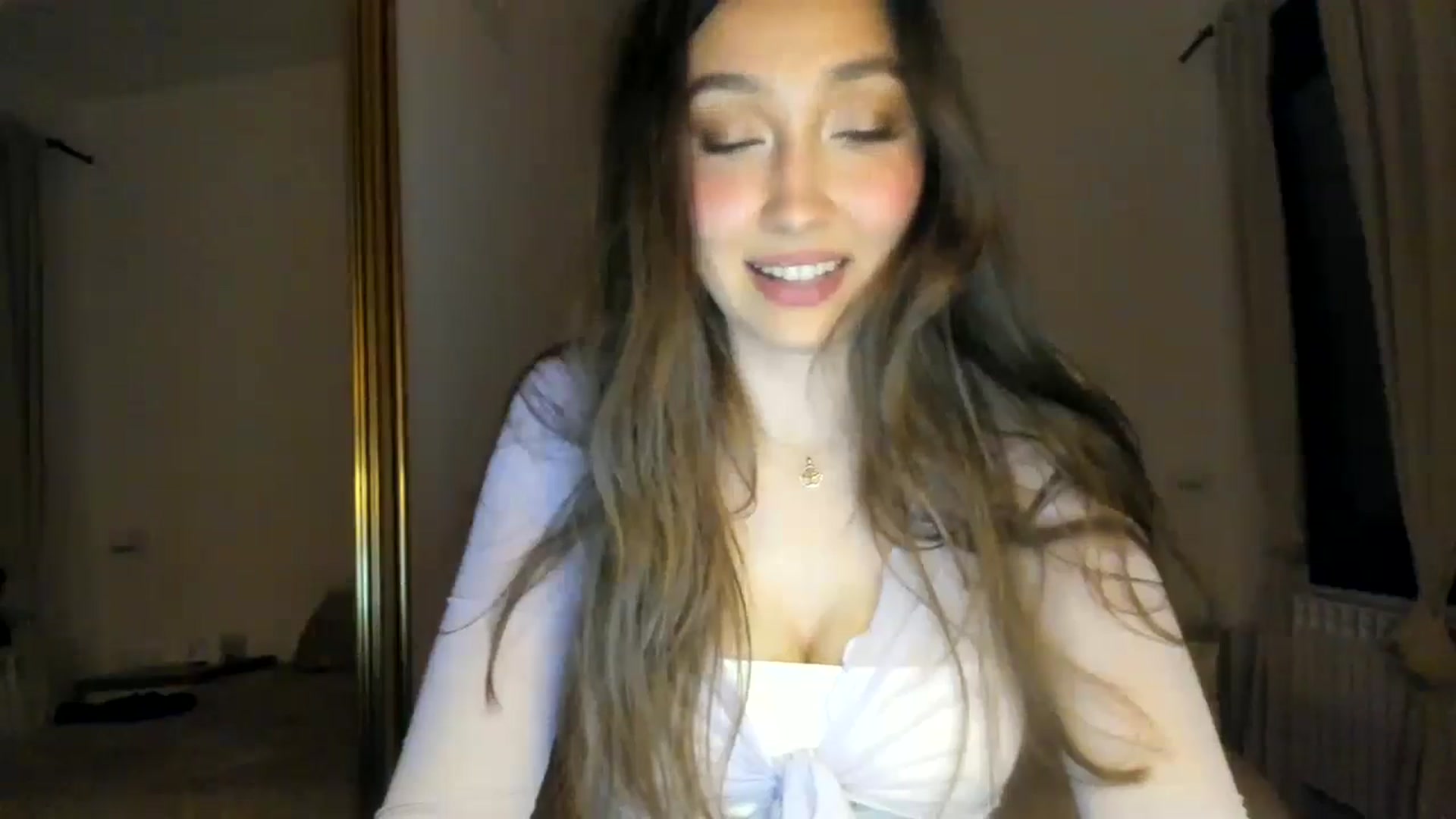Gallery image thumbnail from LuckyHoneyyy's myfreecams stream on, 05/24/2024, 02:18 image 13 of 20