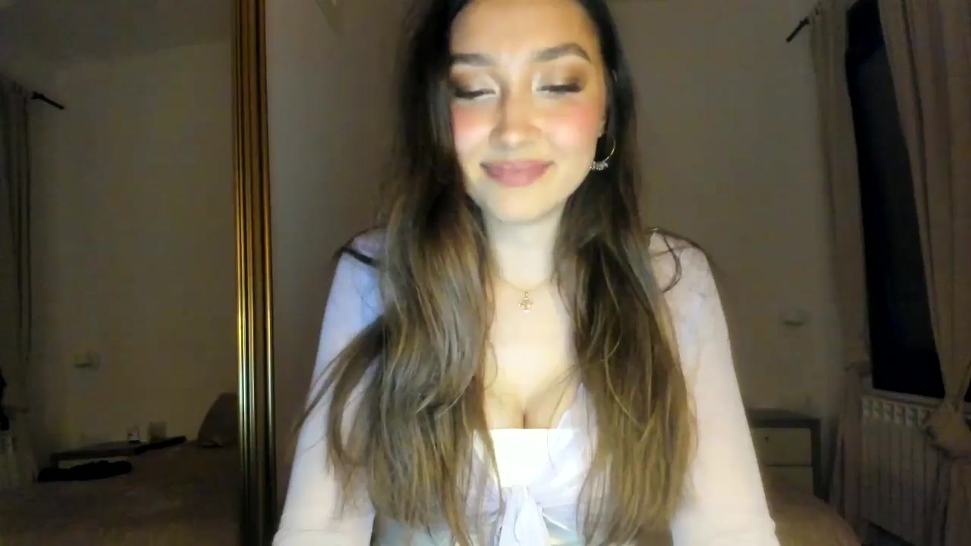 Gallery image thumbnail from LuckyHoneyyy's myfreecams stream on, 05/24/2024, 02:18 image 11 of 20