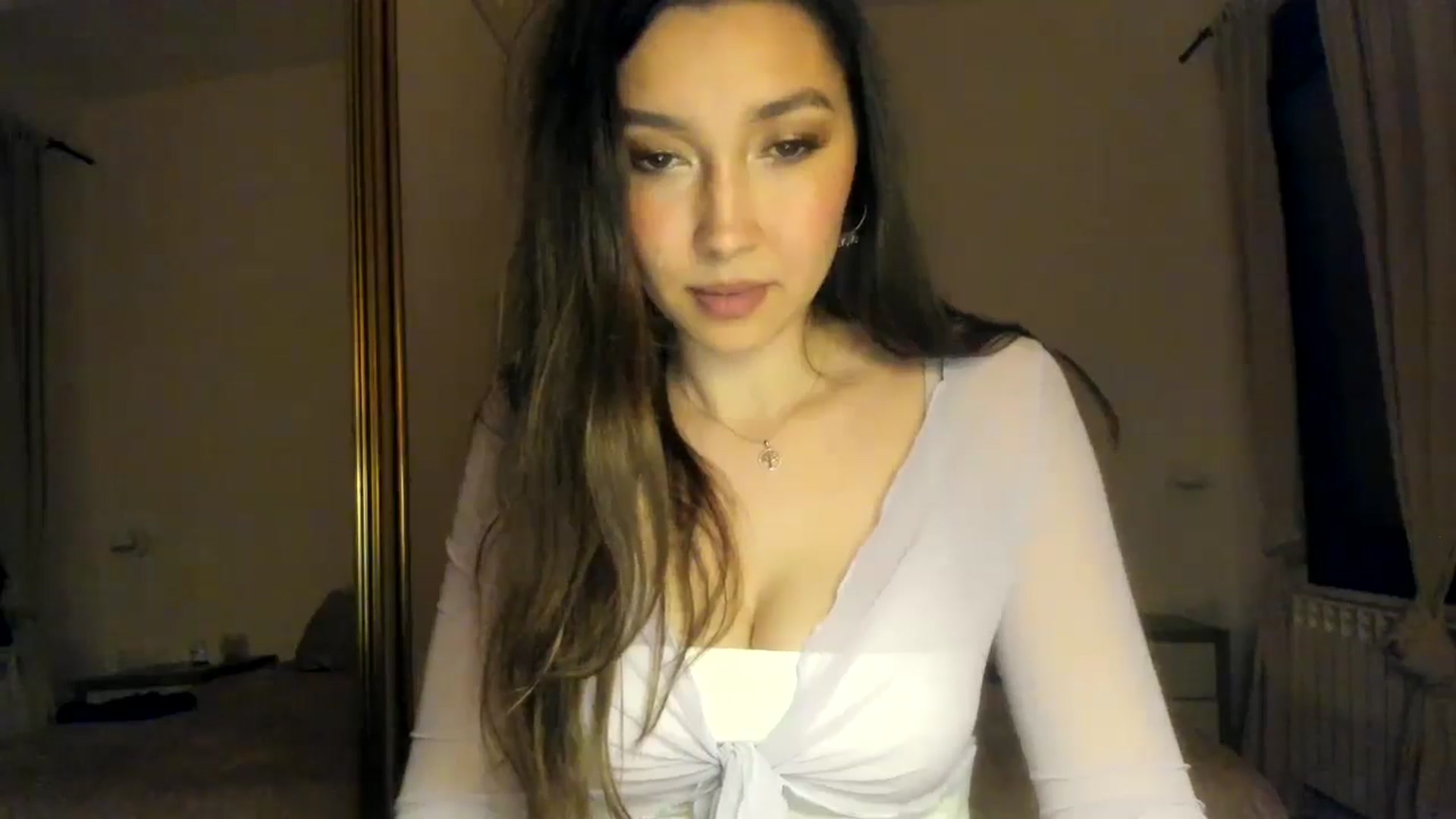 Gallery image thumbnail from LuckyHoneyyy's myfreecams stream on, 05/24/2024, 02:18 image 19 of 20