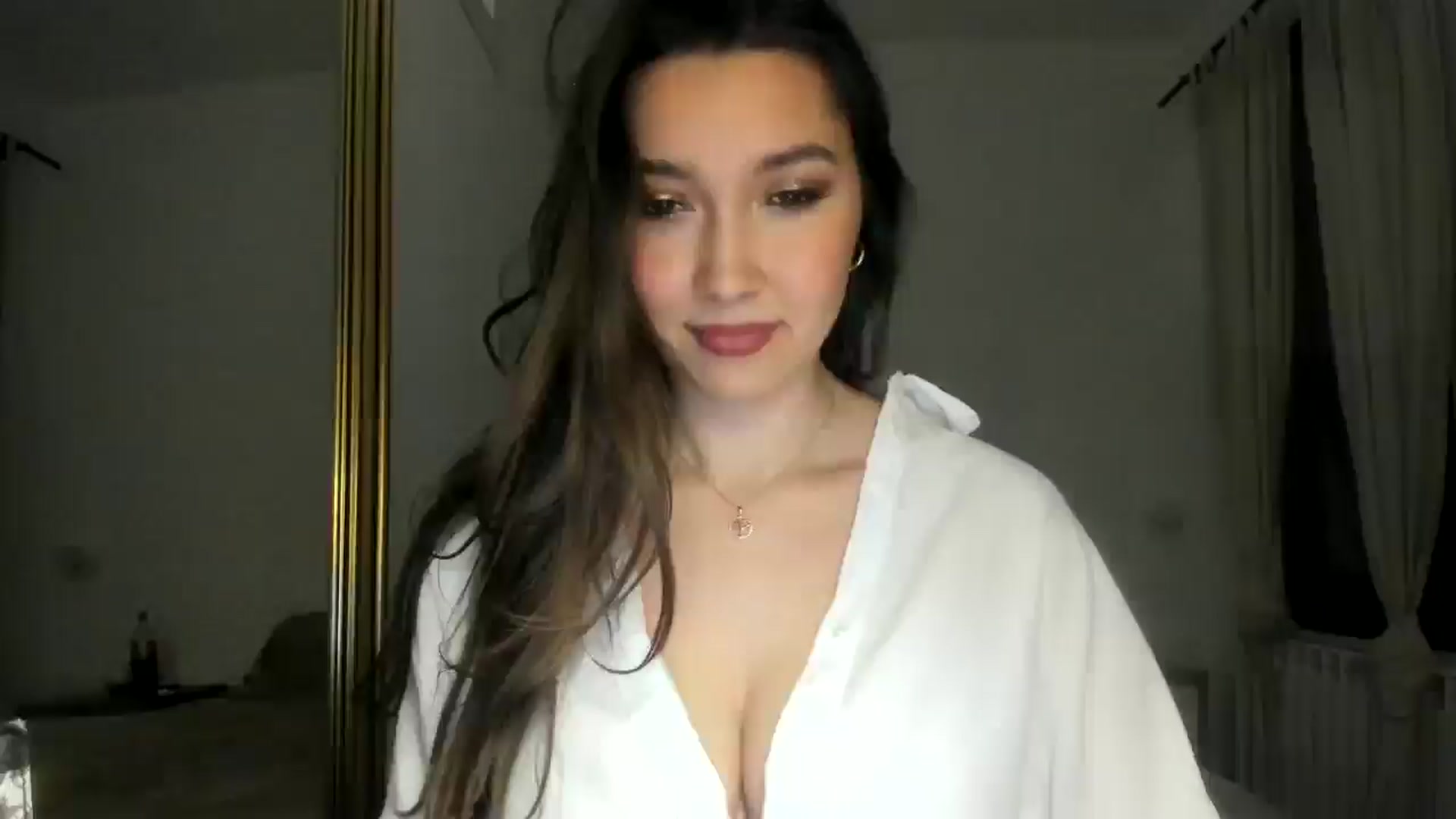 Gallery image thumbnail from LuckyHoneyyy's myfreecams stream on, 05/27/2024, 22:36 image 15 of 20