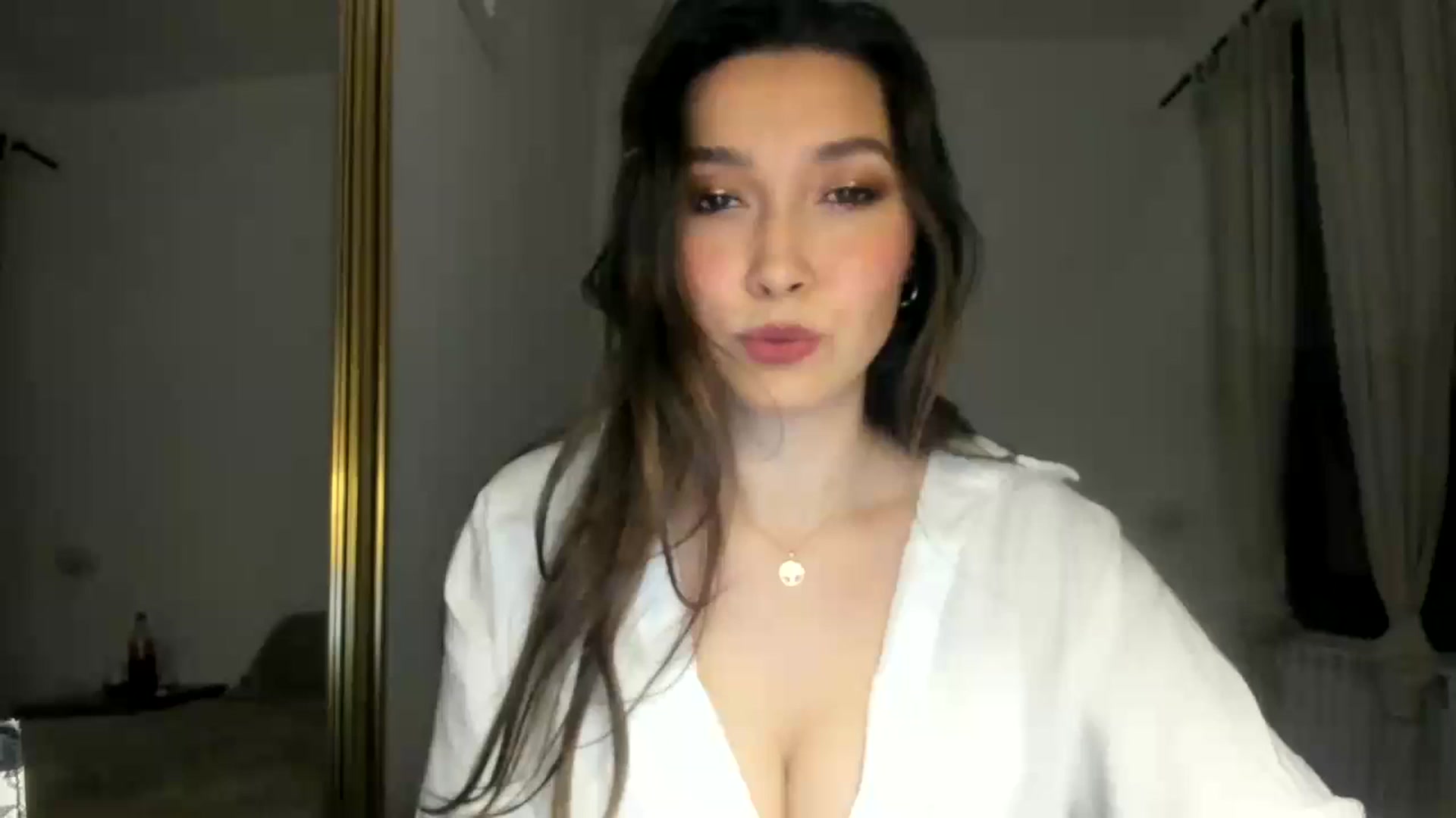 Gallery image thumbnail from LuckyHoneyyy's myfreecams stream on, 05/27/2024, 22:36 image 5 of 20
