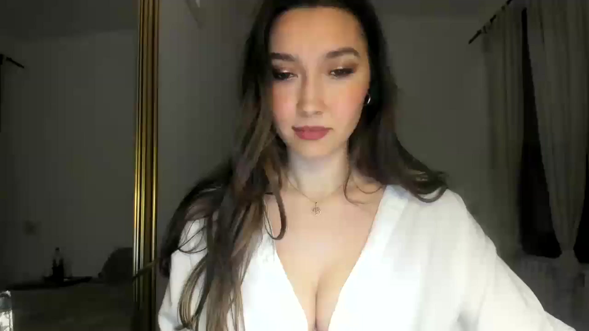 Gallery image thumbnail from LuckyHoneyyy's myfreecams stream on, 05/27/2024, 22:36 image 10 of 20