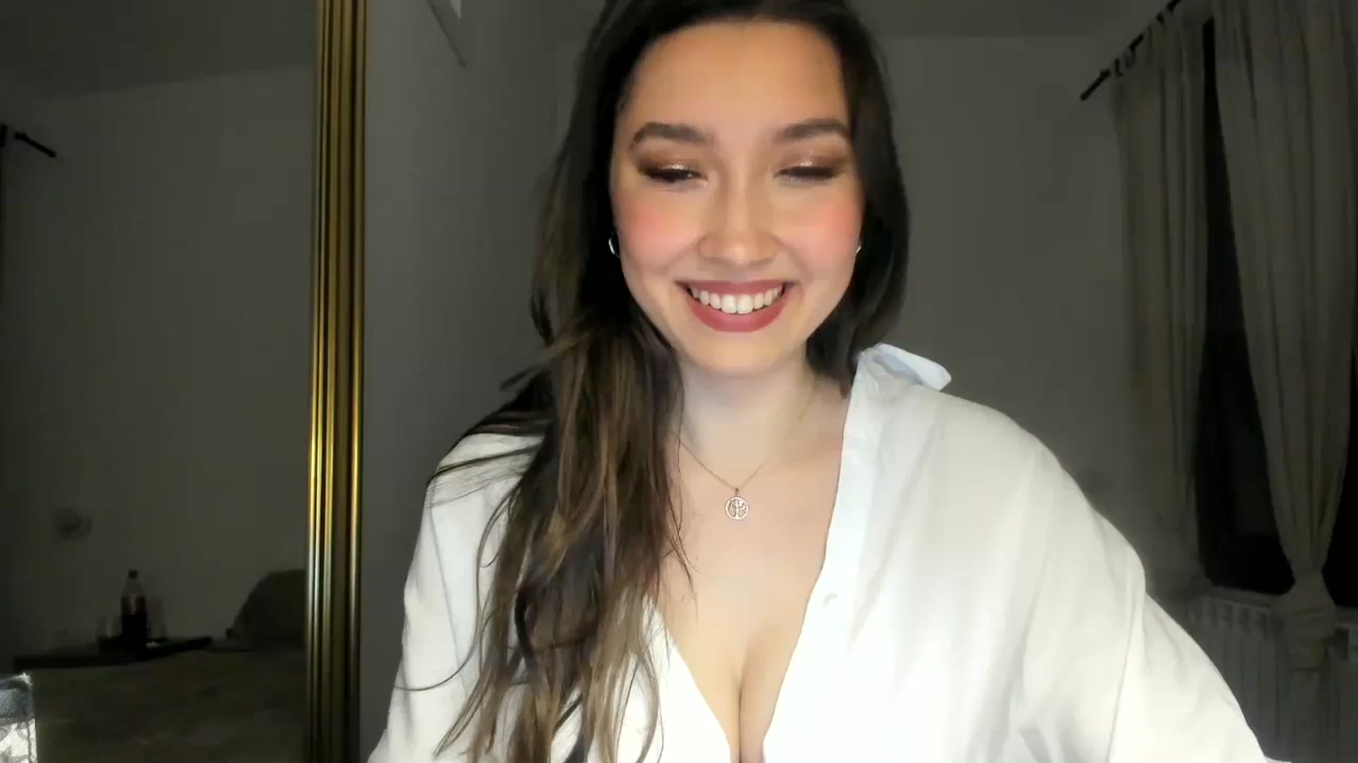 Gallery image thumbnail from LuckyHoneyyy's myfreecams stream on, 05/27/2024, 22:36 image 17 of 20