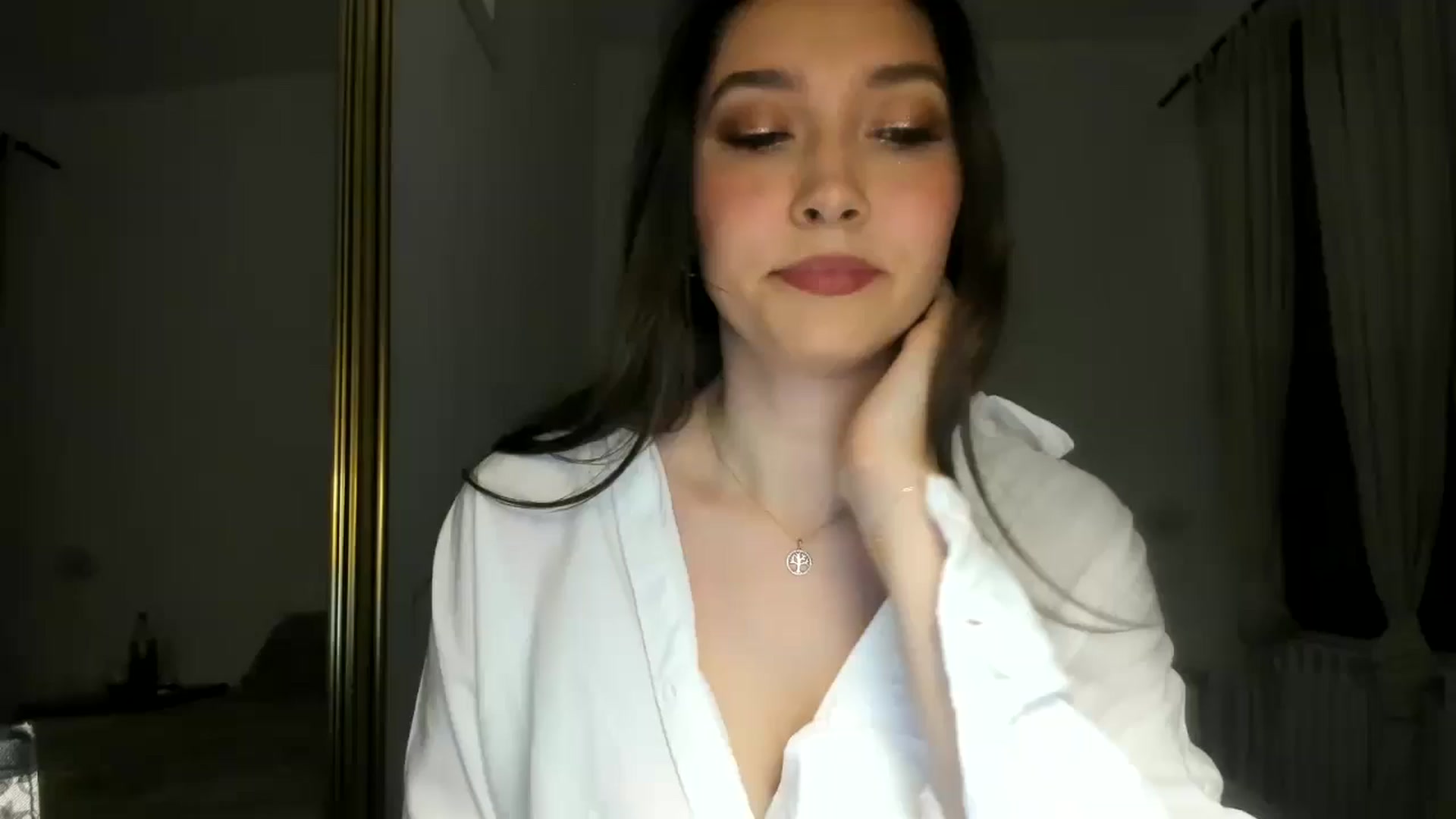 Gallery image thumbnail from LuckyHoneyyy's myfreecams stream on, 05/27/2024, 22:36 image 18 of 20