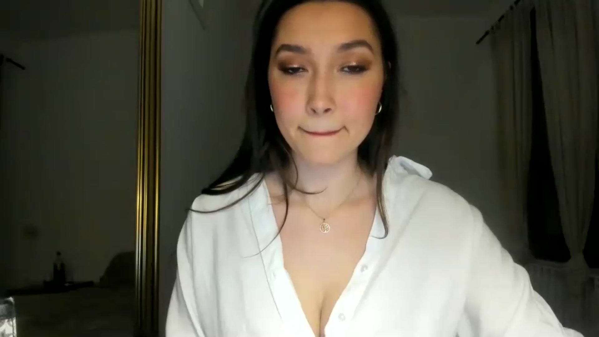 Gallery image thumbnail from LuckyHoneyyy's myfreecams stream on, 05/27/2024, 22:36 image 20 of 20